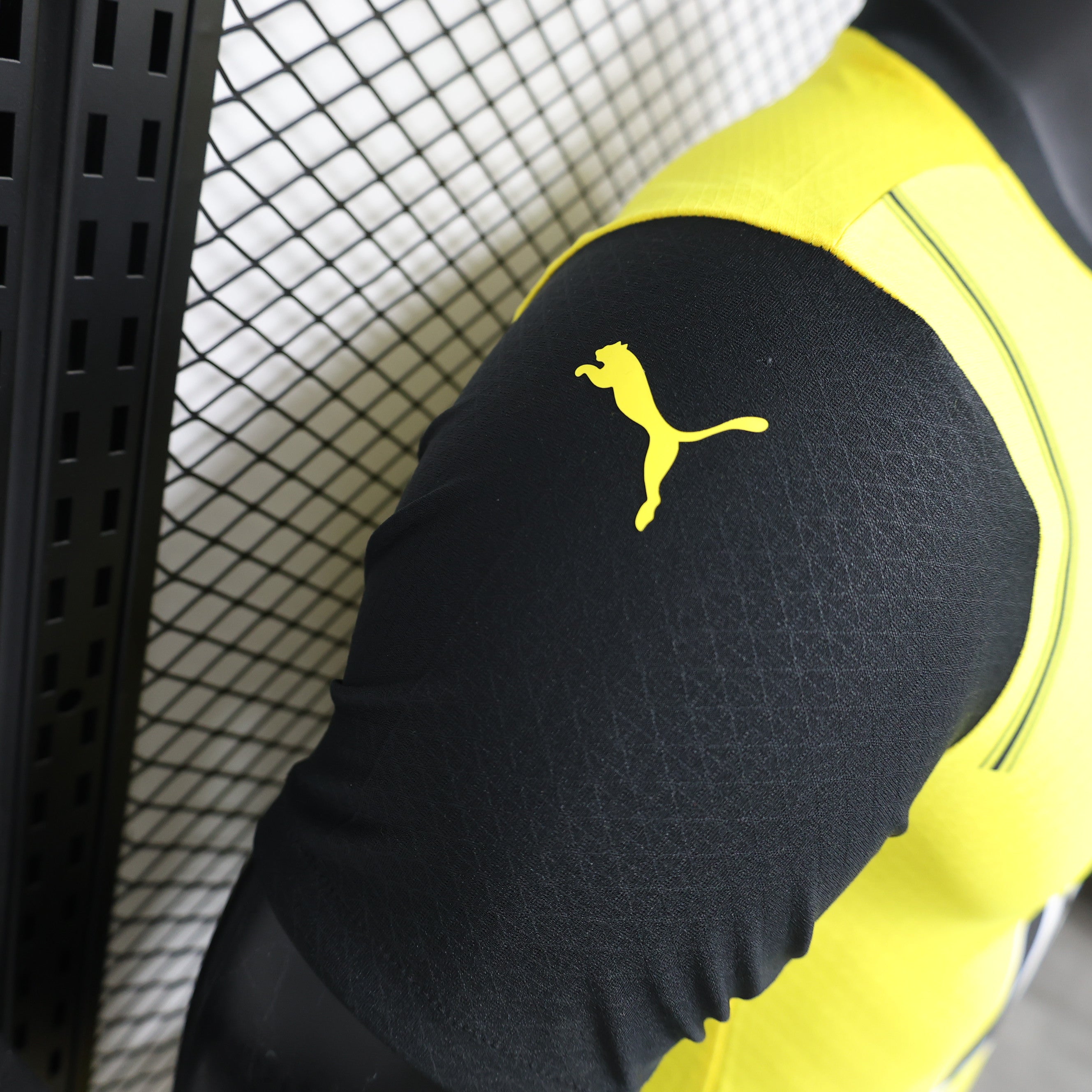 طقم بوروسيا دورتموند الأساسي 2022-2023