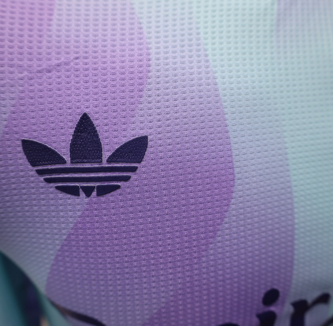 طقم أرسنال الثالث لموسم 2024-2025 بأكمام طويلة