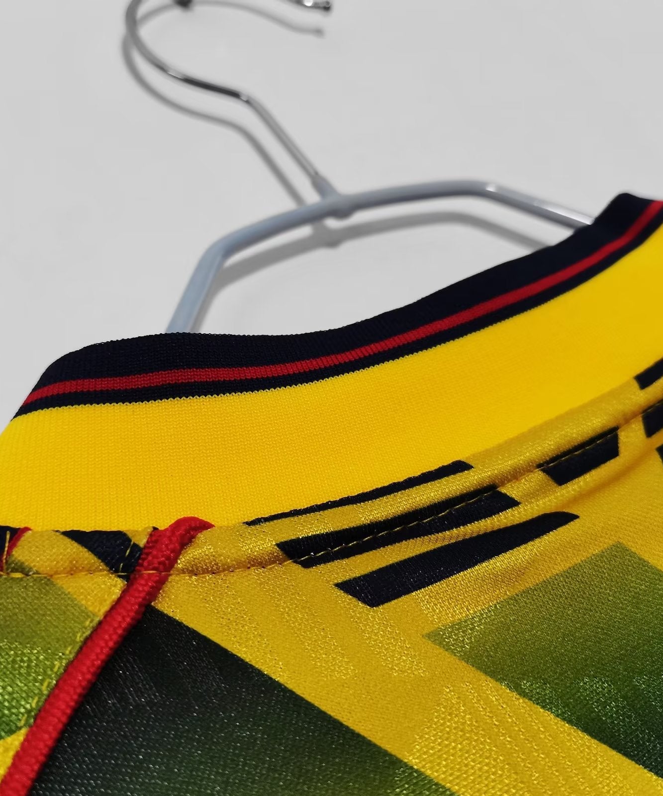 طقم أرسنال الاحتياطي ذو الأكمام الطويلة لموسم 1991-1993