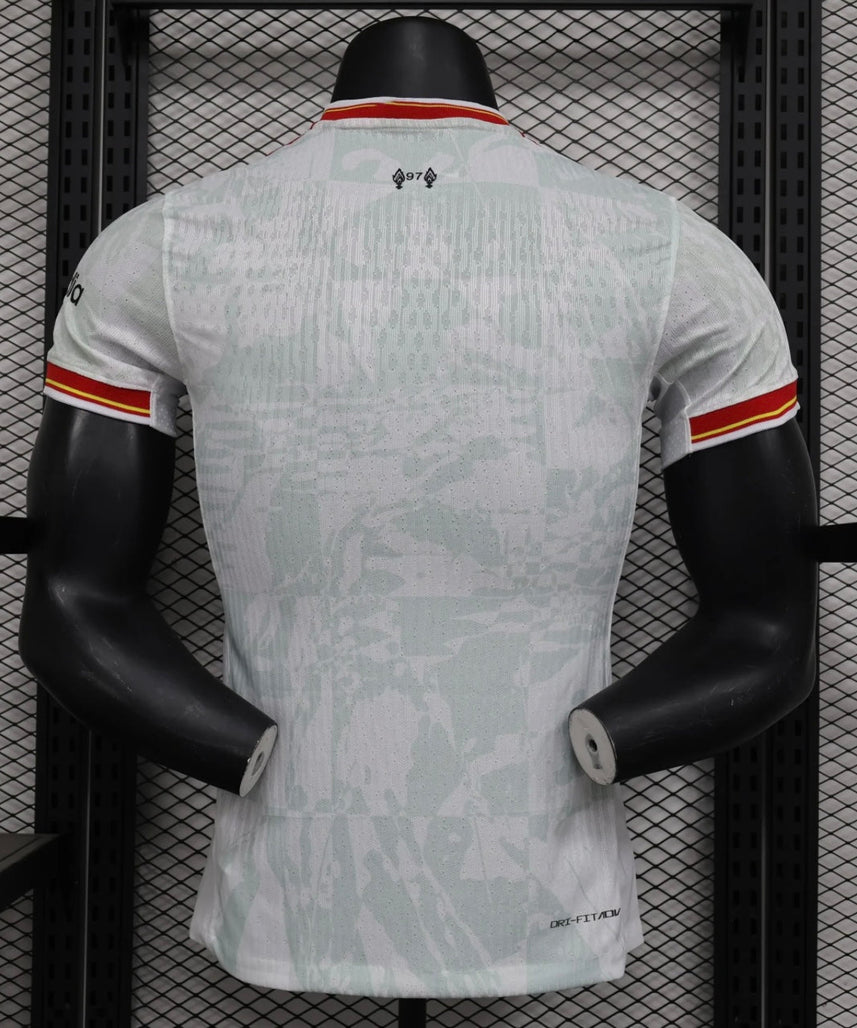 طقم ليفربول الثالث لموسم 2024-2025