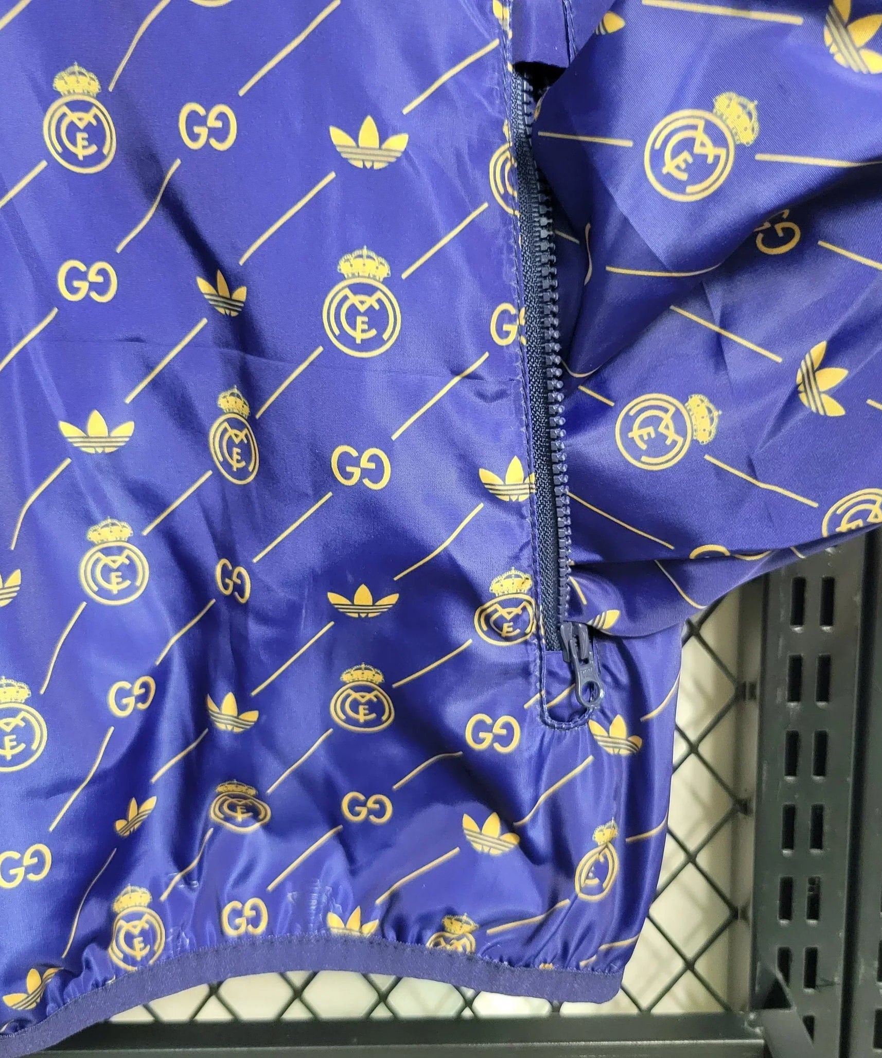 جاكيت ريال مدريد الثالث الواقي من الرياح لموسم 23/24