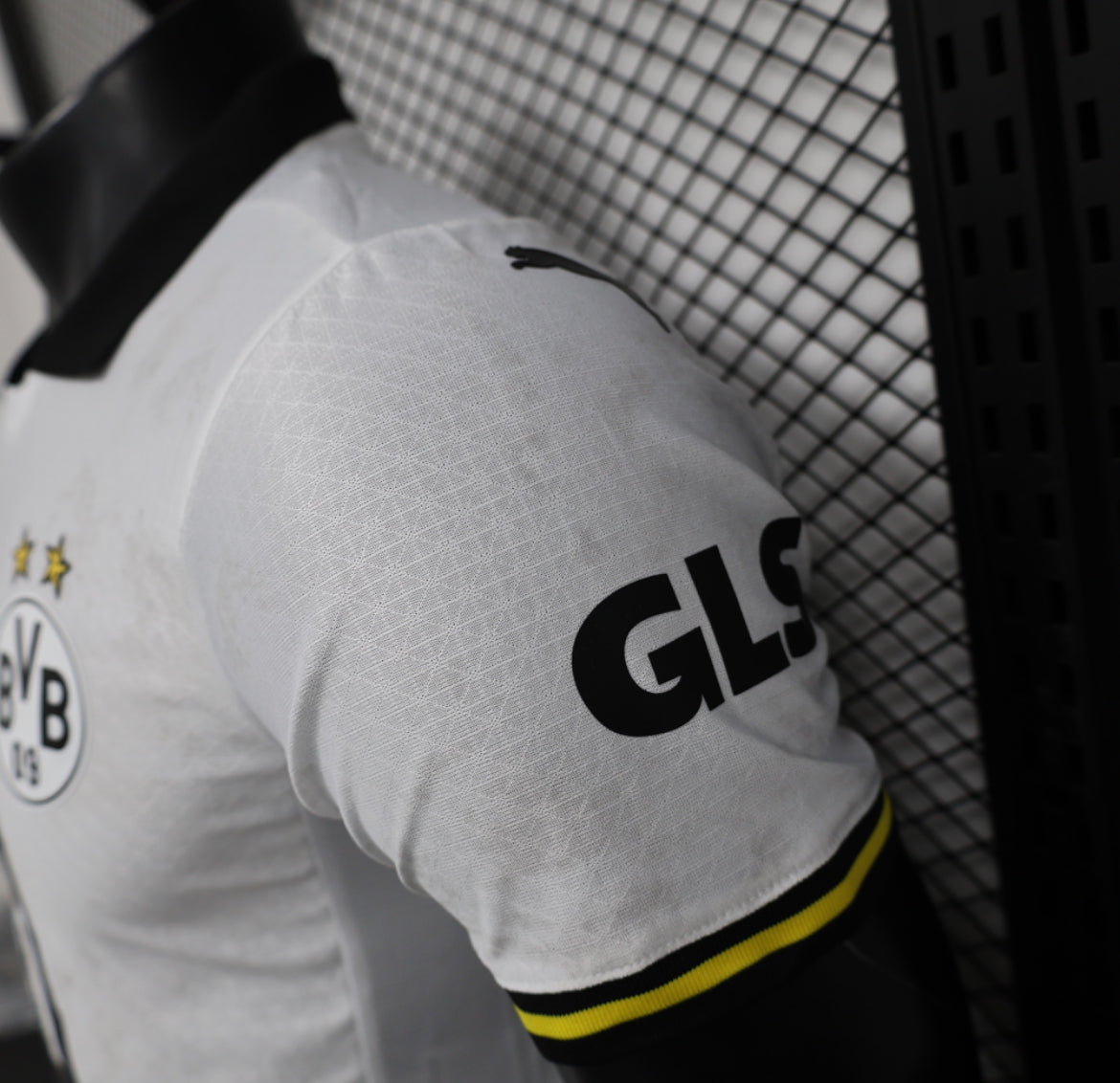 الطقم الثالث لنادي بوروسيا دورتموند لموسم 2024-2025