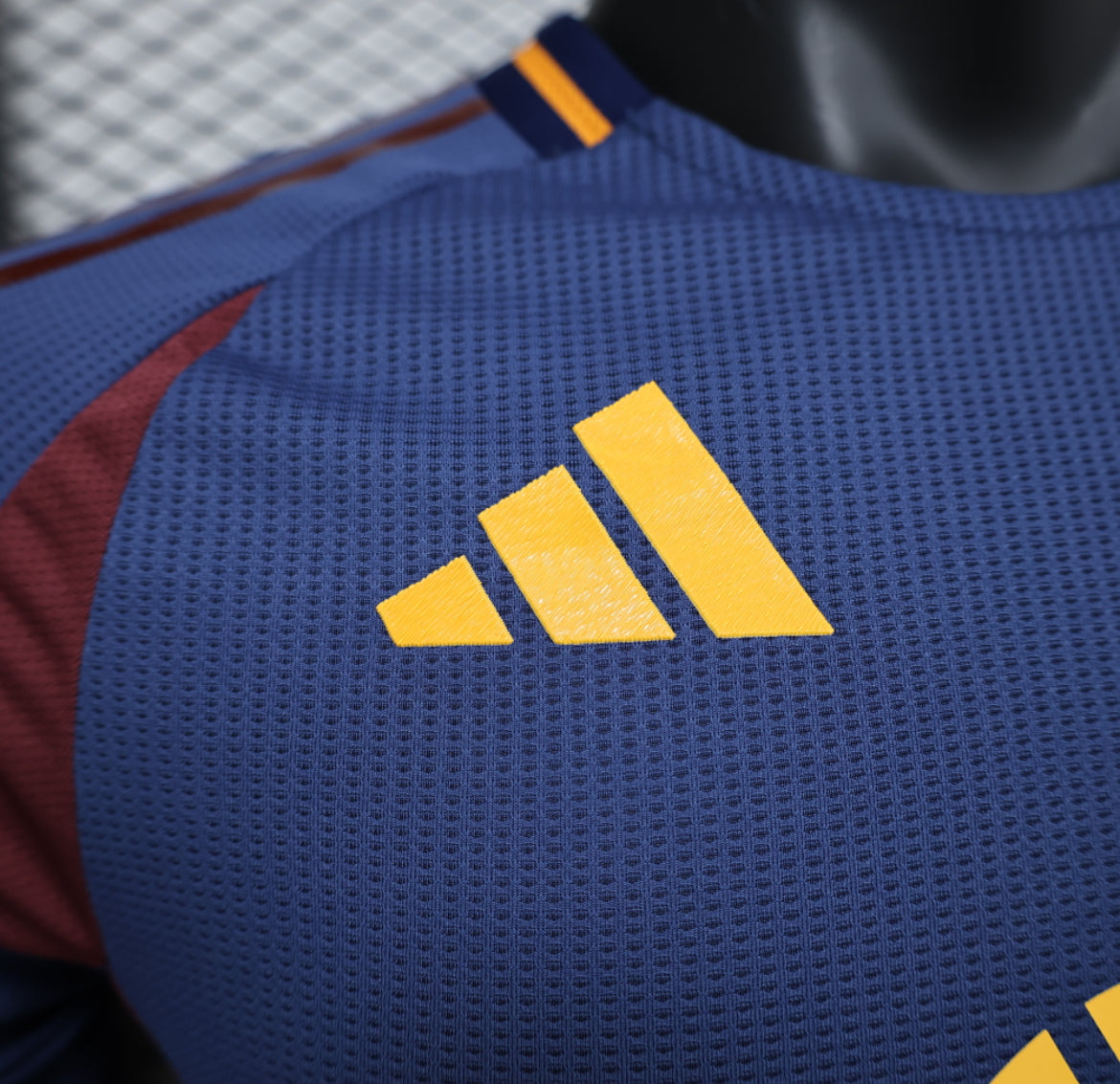 الطقم الثالث لنادي روما لموسم 2024-2025