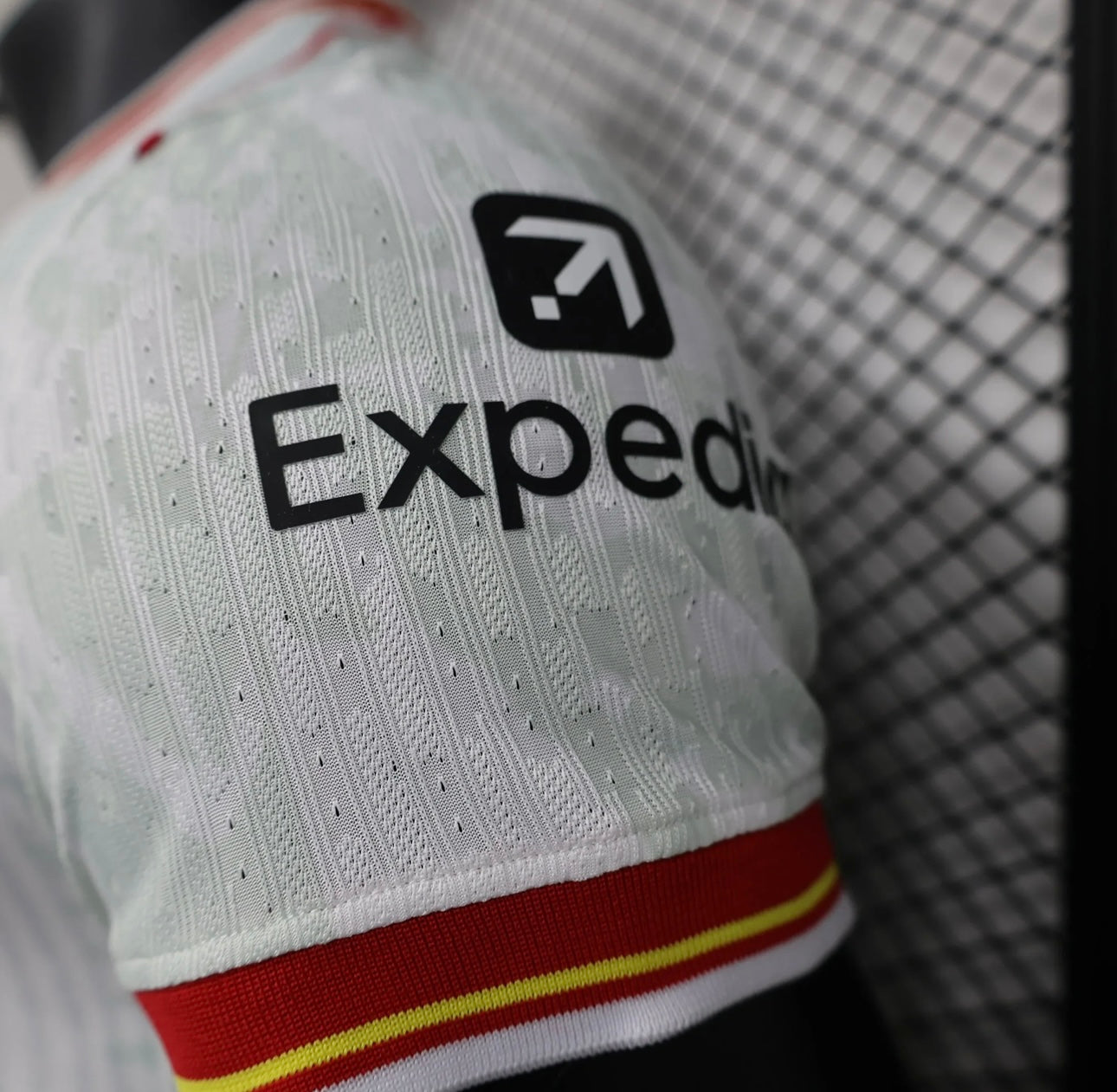 طقم ليفربول الثالث لموسم 2024-2025