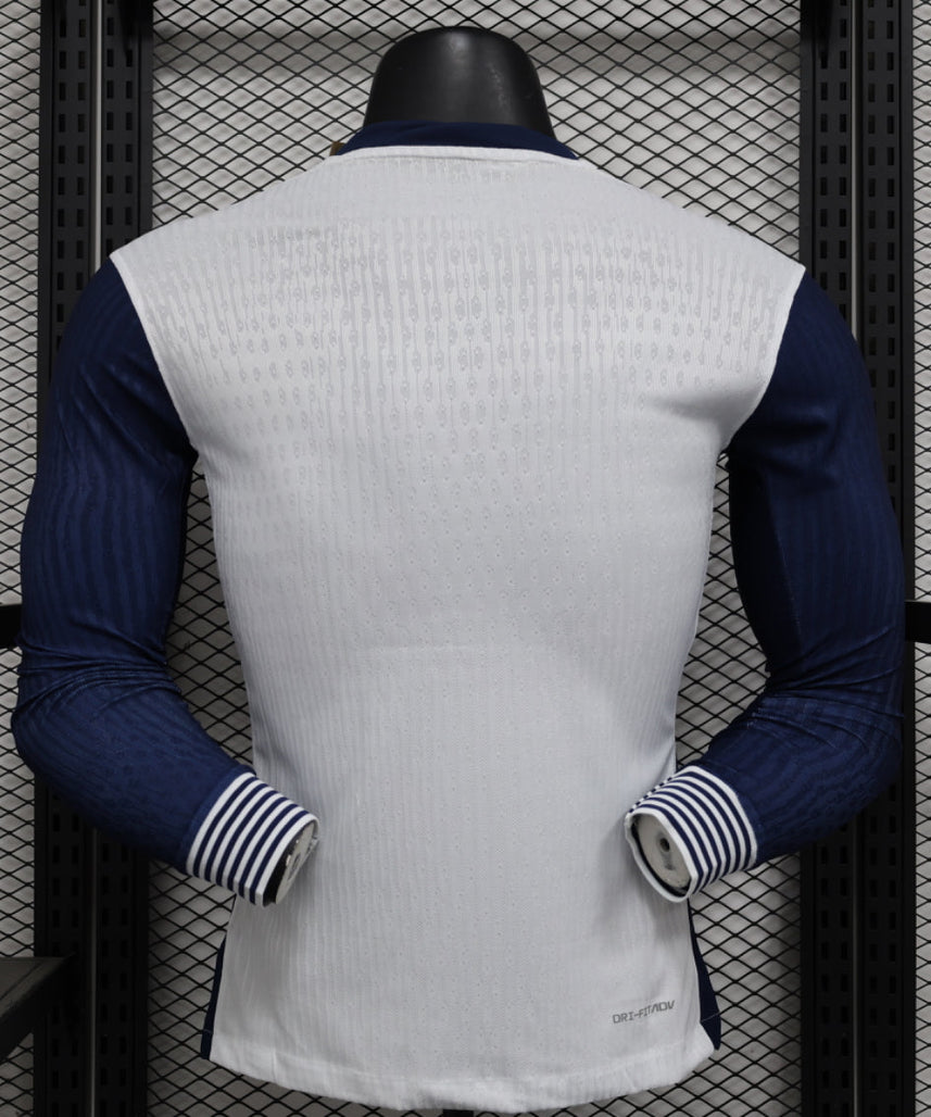 طقم توتنهام الأساسي لموسم 2024-2025 بأكمام طويلة