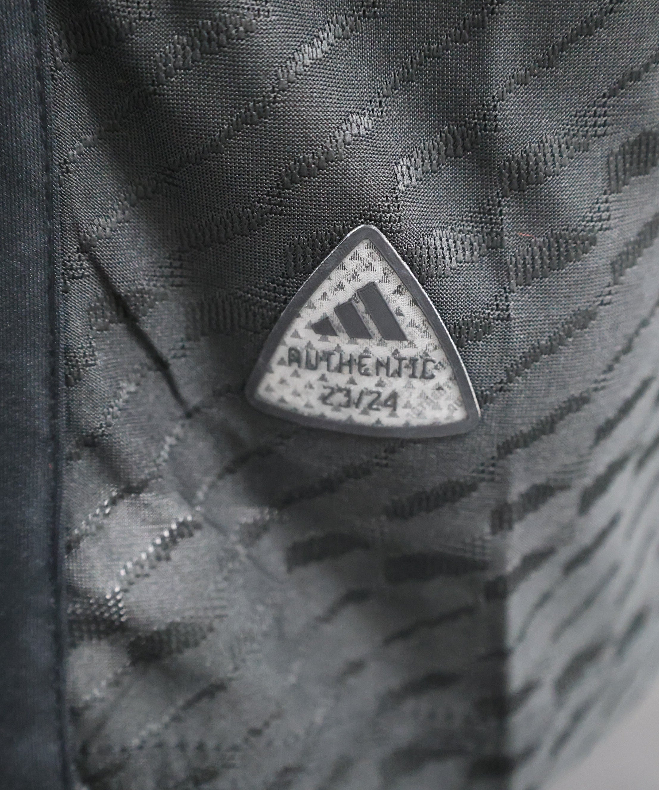 الطقم الثالث لنادي روما لموسم 2023-2024