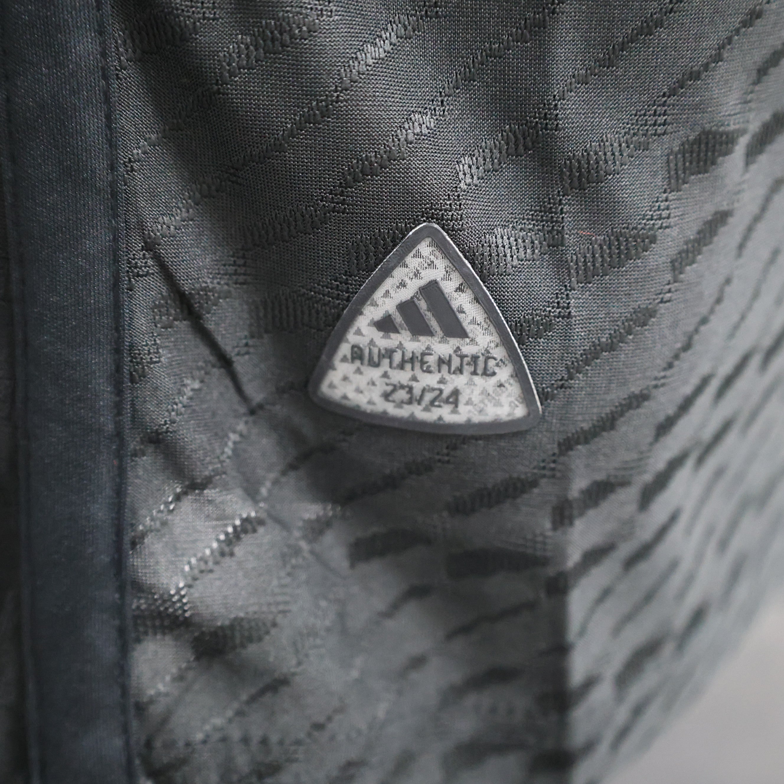 الطقم الثالث لنادي روما لموسم 2023-2024