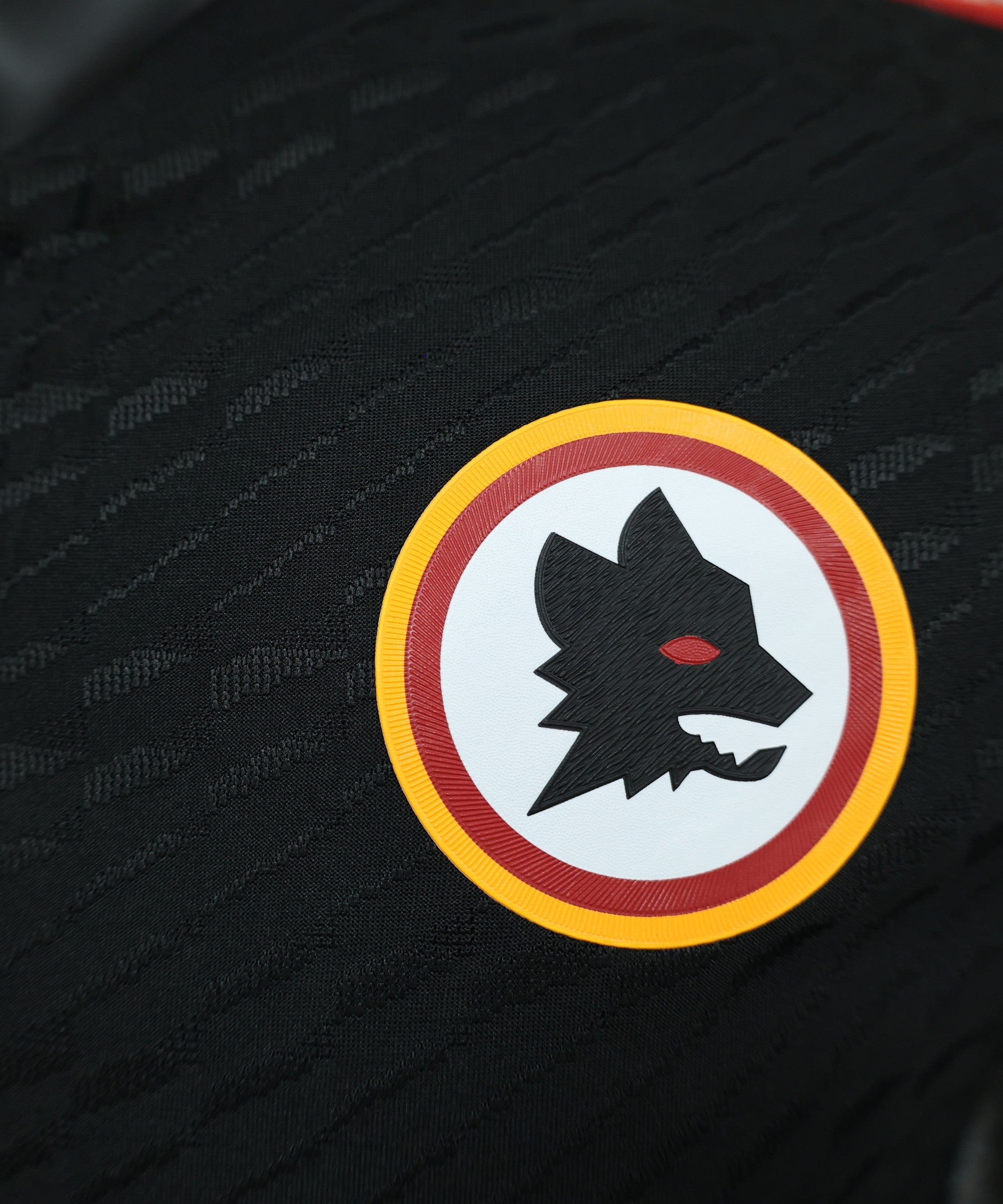 الطقم الثالث لنادي روما لموسم 2023-2024