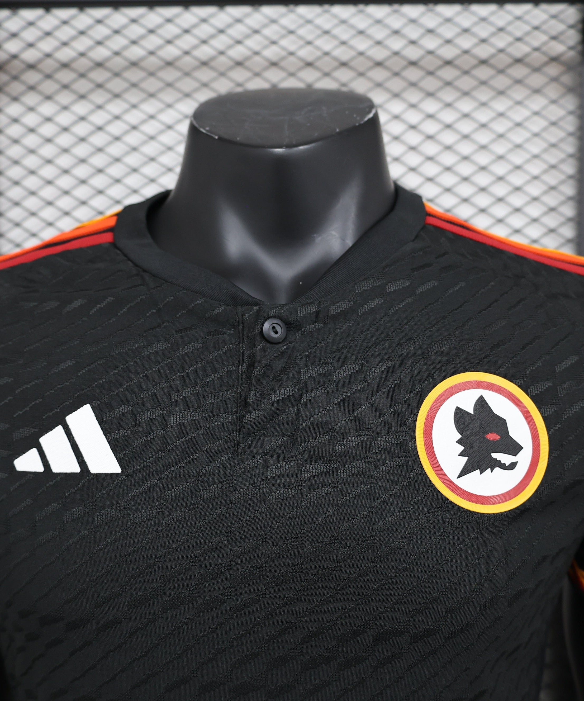 الطقم الثالث لنادي روما لموسم 2023-2024