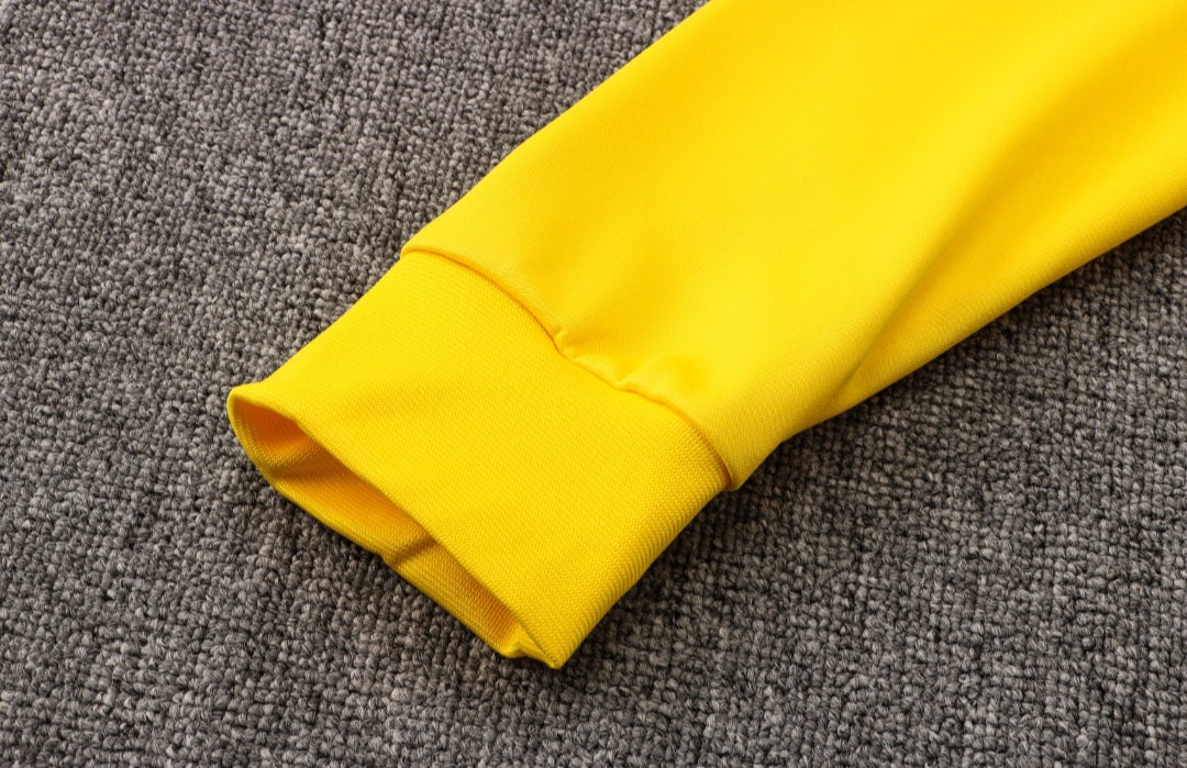 بدلة رياضية سوداء وصفراء من بوروسيا دورتموند