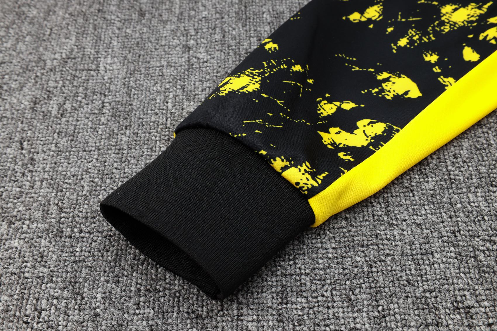 طقم رياضي أسود وأصفر من بوروسيا دورتموند 2