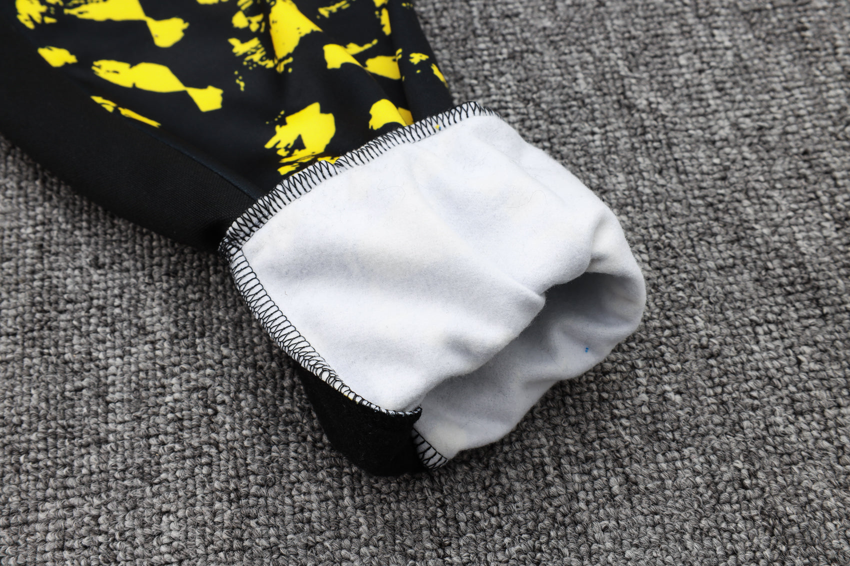 طقم رياضي أسود وأصفر من بوروسيا دورتموند 2