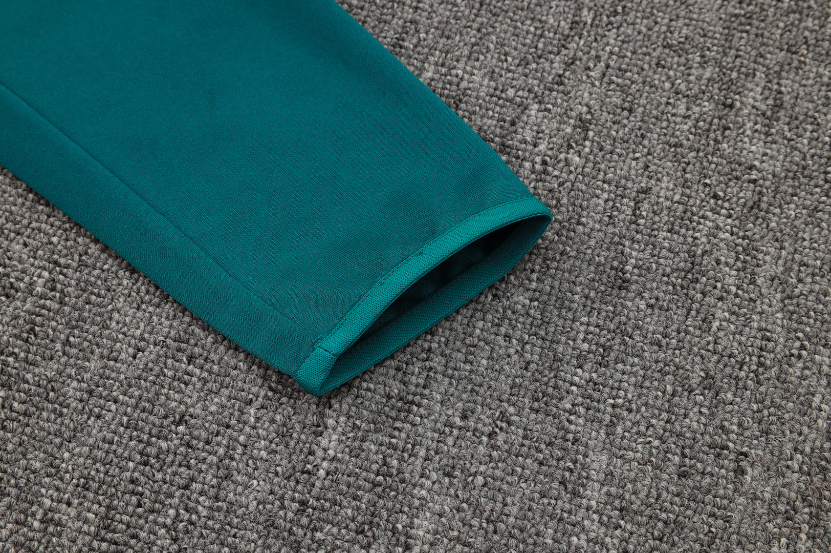 Chándal Rojo Oscuro y Verde Menta México