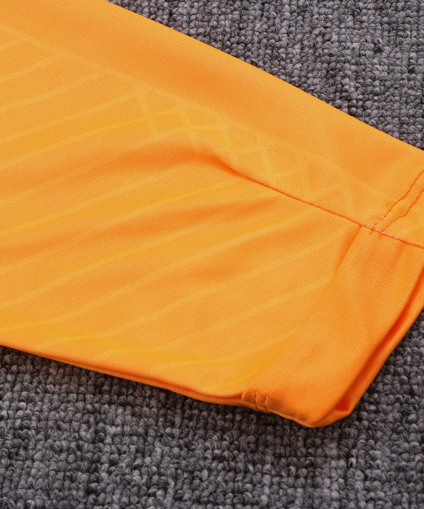 بدلة رياضية زرقاء وصفراء لنادي برشلونة