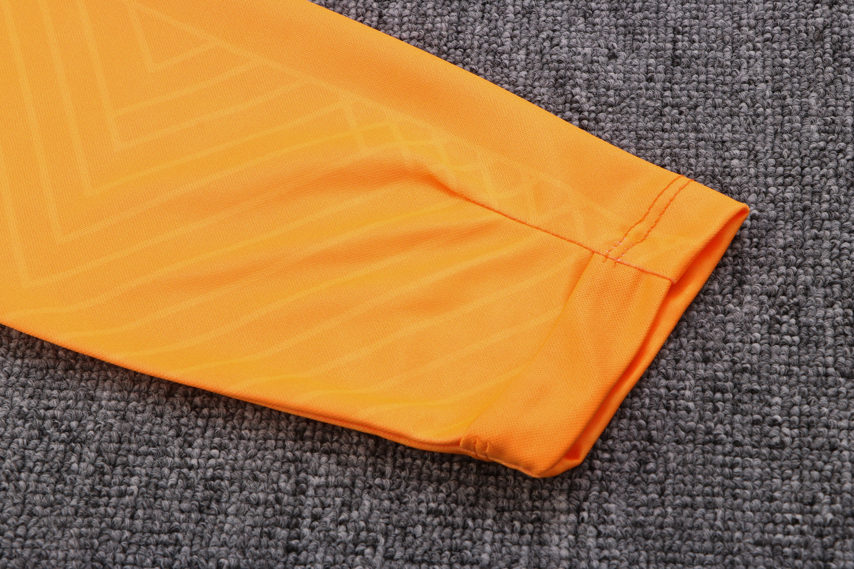 بدلة رياضية زرقاء وصفراء لنادي برشلونة