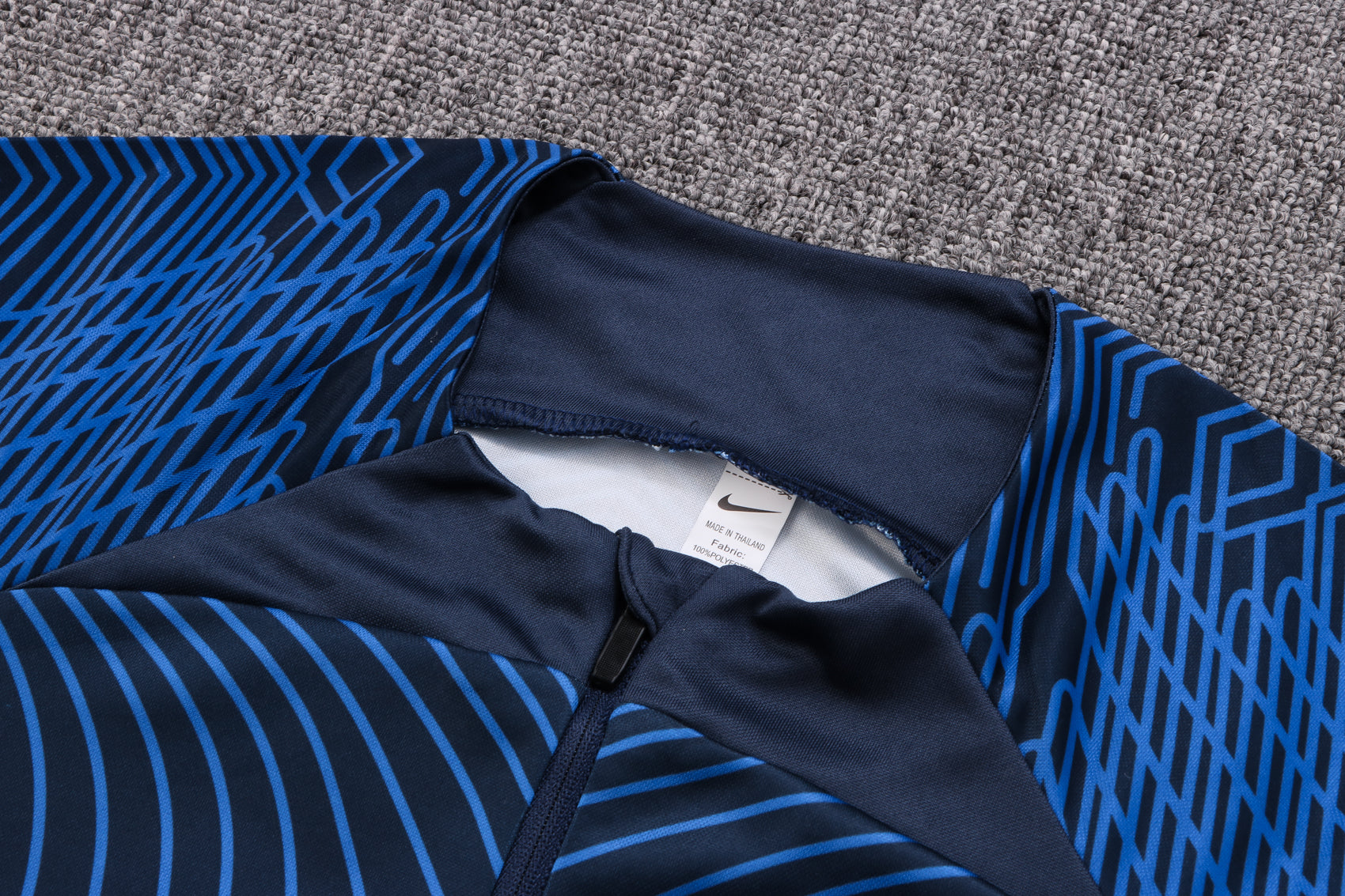 بدلة رياضية زرقاء داكنة من باريس سان جيرمان ٢