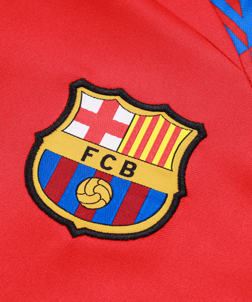 بدلة رياضية باللونين الأزرق الداكن والأحمر لنادي برشلونة
