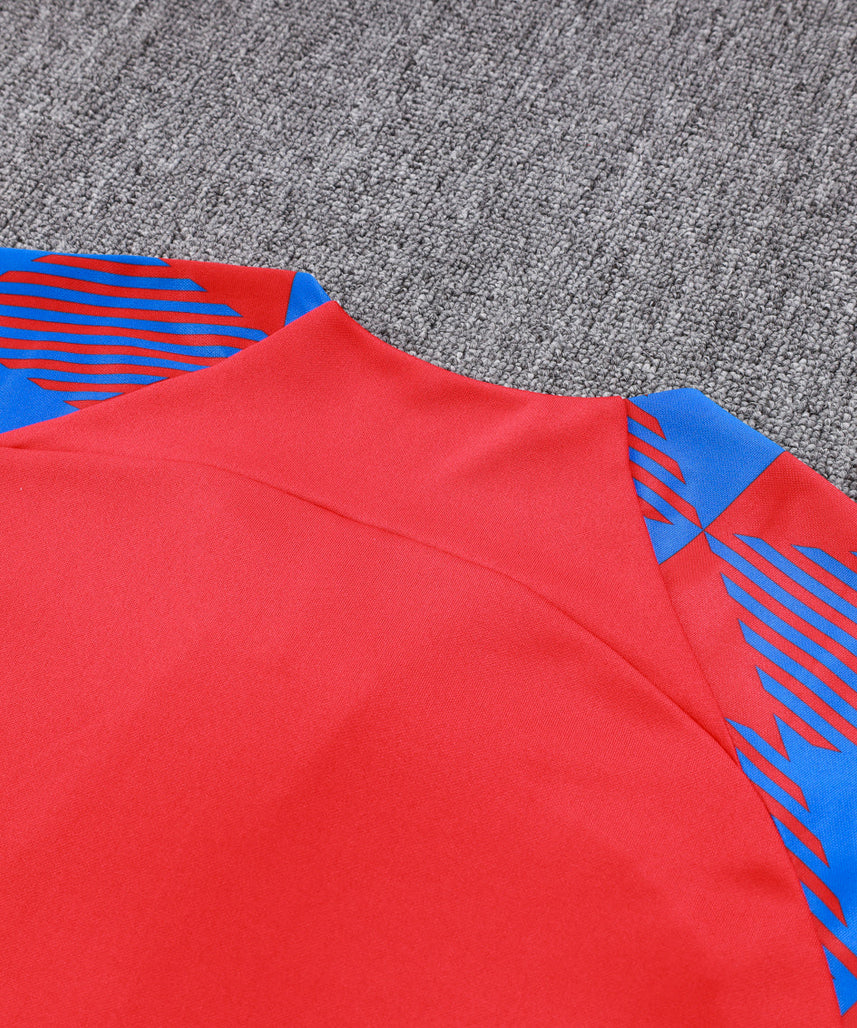 بدلة رياضية باللونين الأزرق الداكن والأحمر لنادي برشلونة