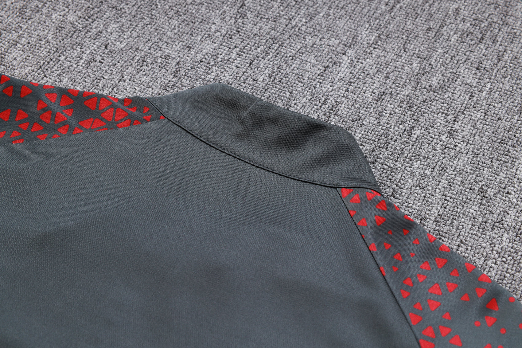 طقم مانشستر سيتي "الكسوف القرمزي" الثاني