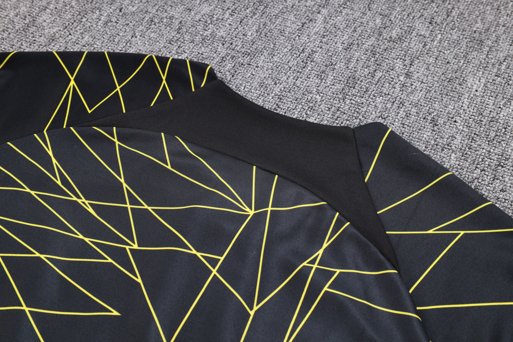 Paris-Saint-German „Neon Nexus“ Trainingsanzug