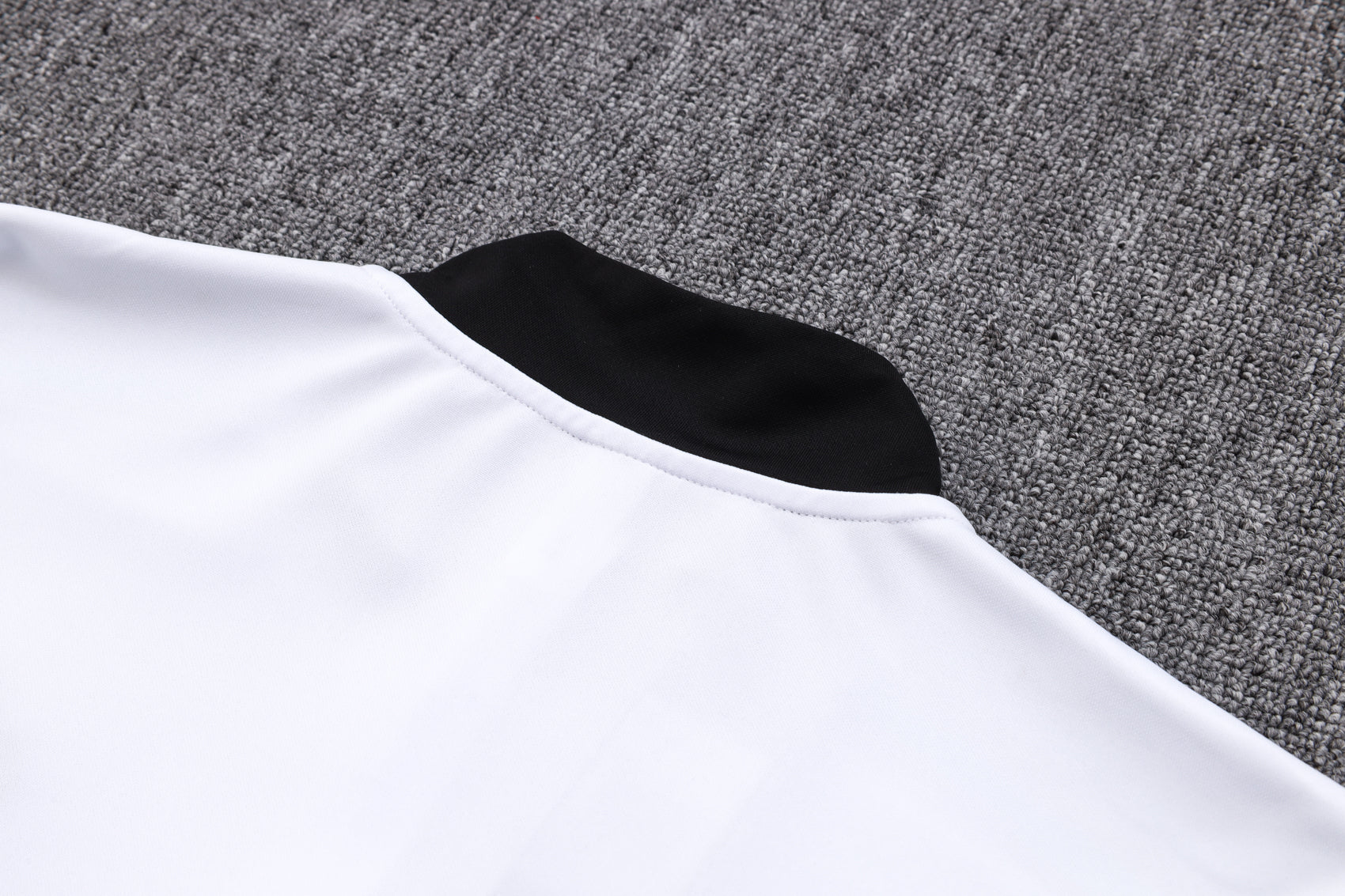 Manchester United Schwarzer und weißer Trainingsanzug