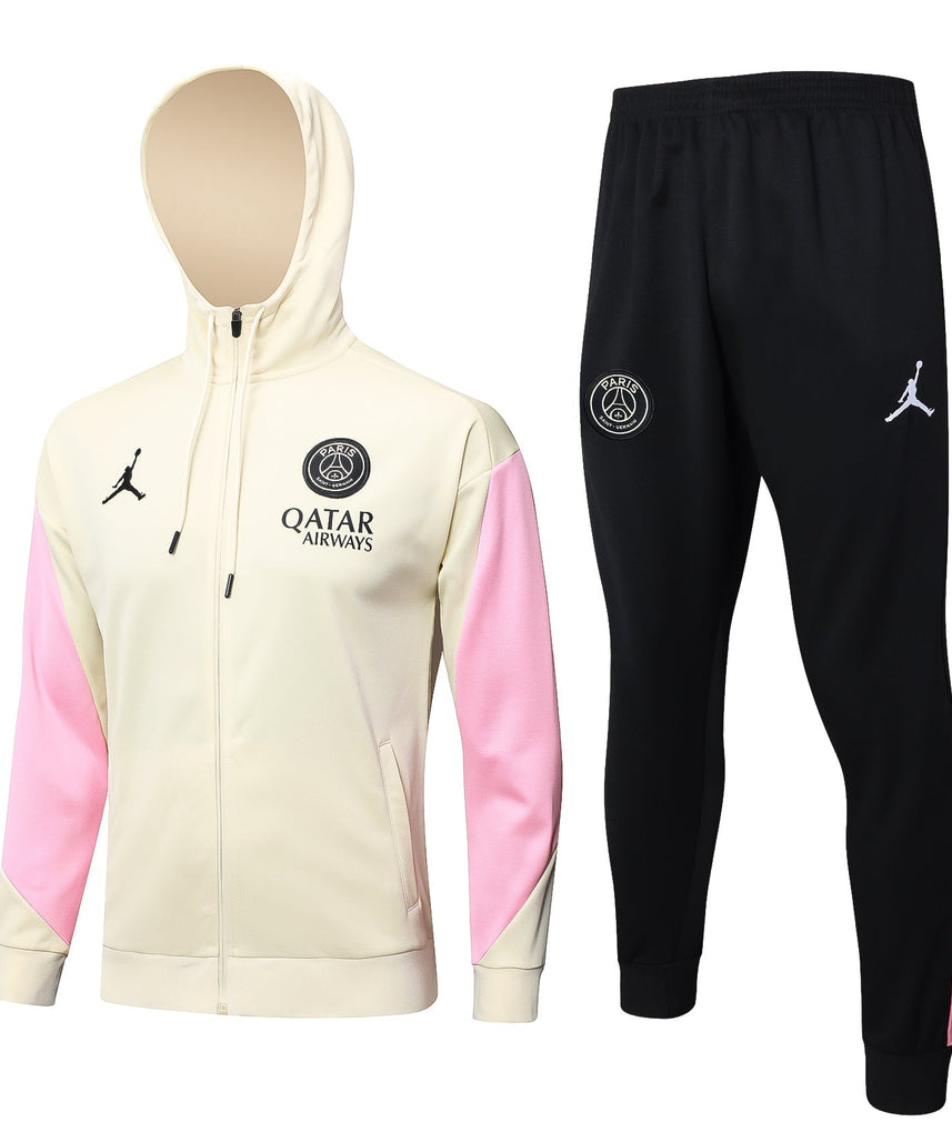 بدلة رياضية سوداء وصفراء فاتحة من باريس سان جيرمان