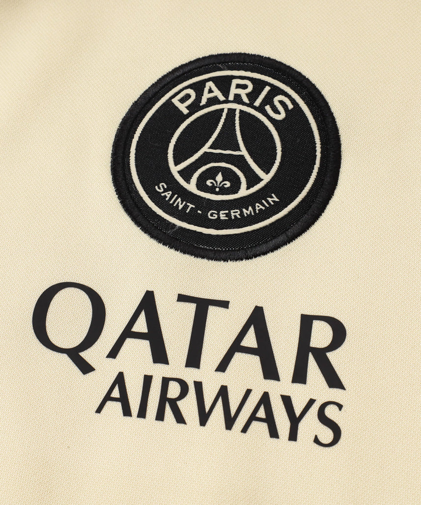 بدلة رياضية سوداء وصفراء فاتحة من باريس سان جيرمان