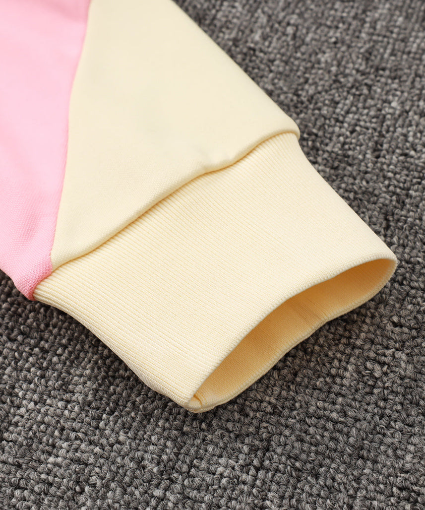 بدلة رياضية سوداء وصفراء فاتحة من باريس سان جيرمان