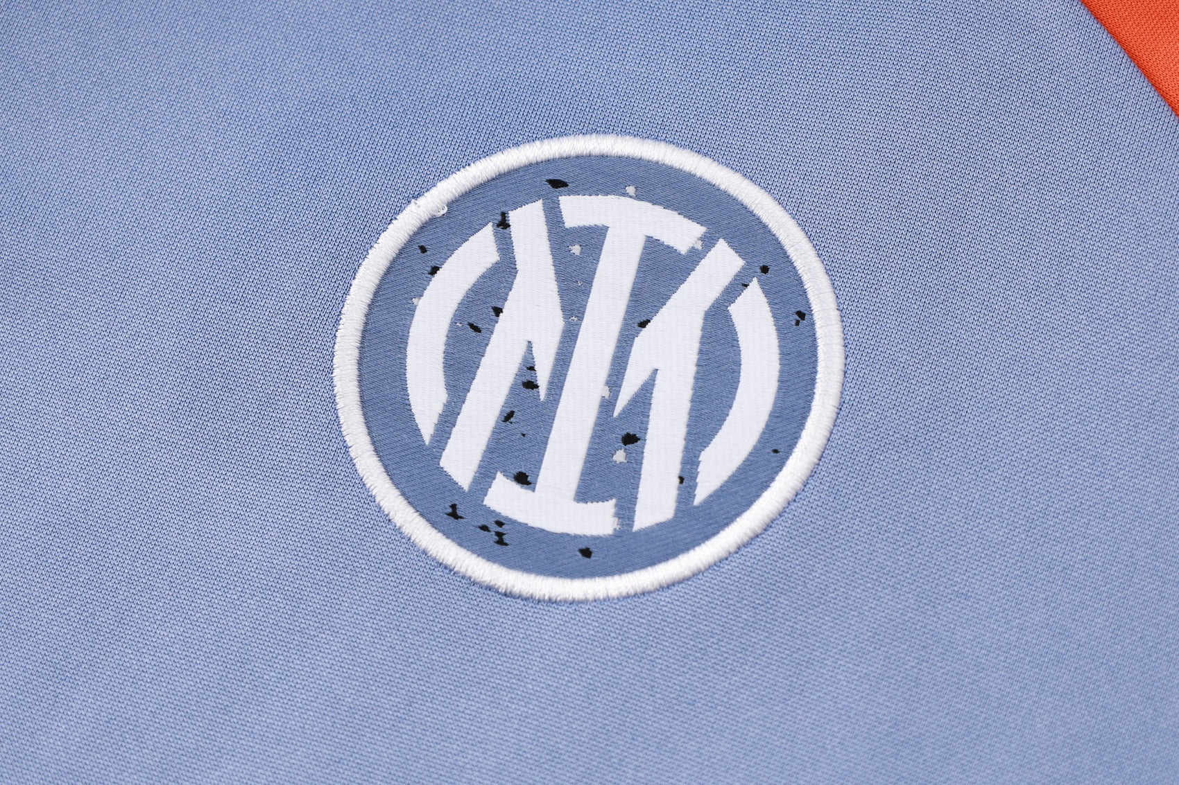 طقم رياضي أزرق فاتح وبرتقالي من إنتر ميلان