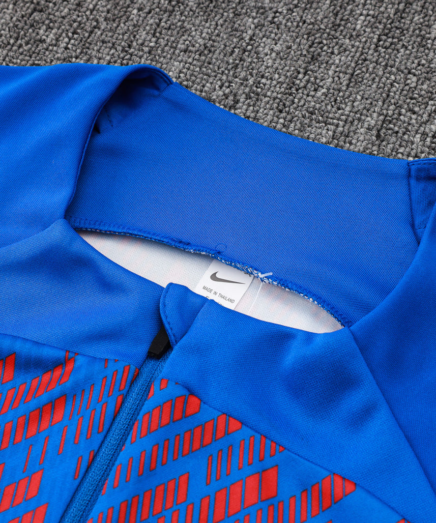 بدلة رياضية زرقاء داكنة وزرقاء من نادي برشلونة