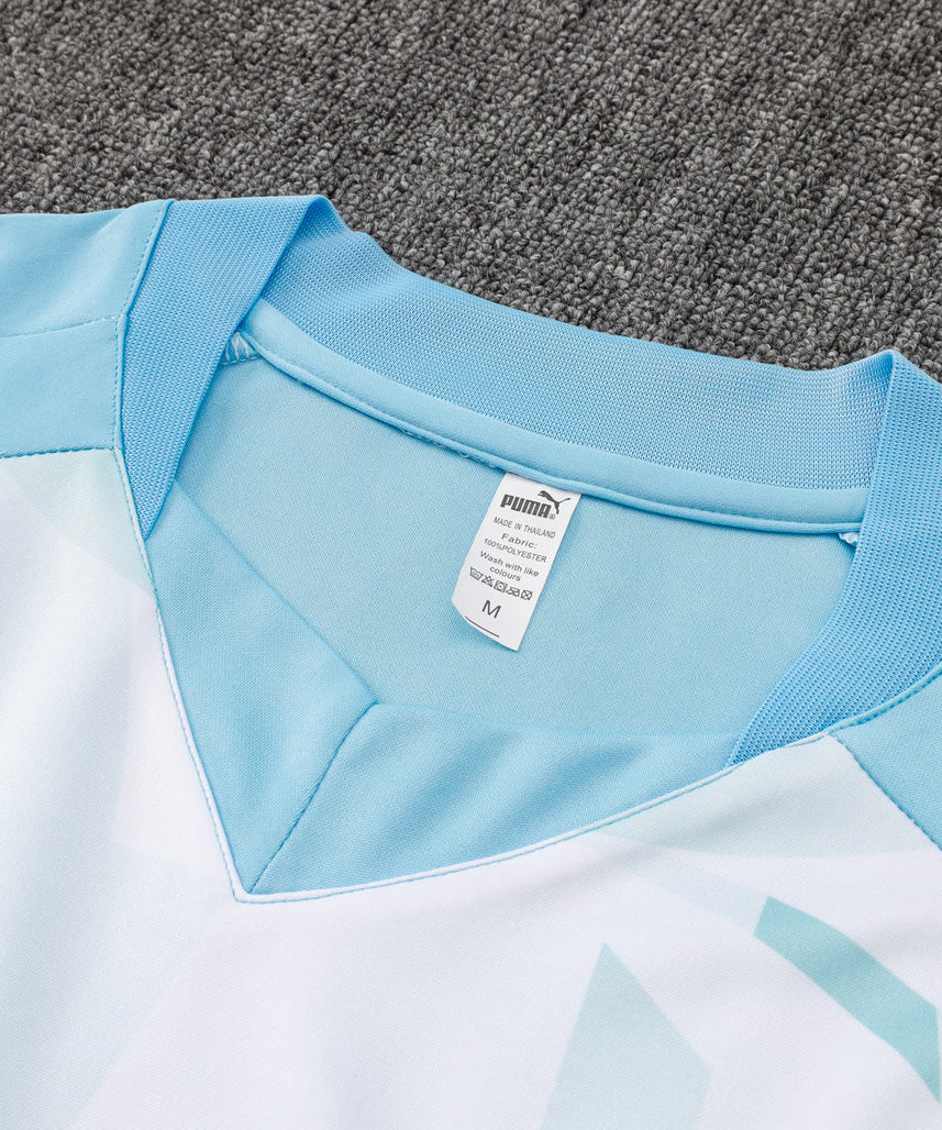 طقم رياضي أبيض وأزرق لنادي مانشستر سيتي