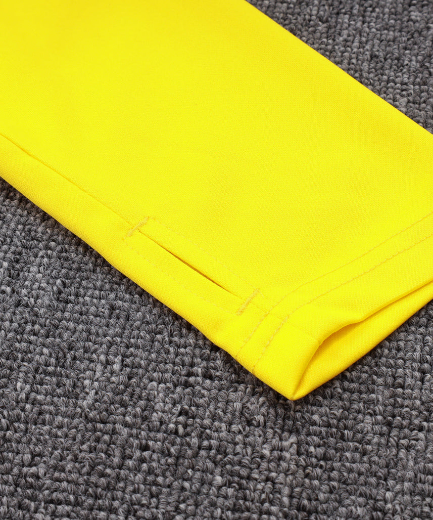 بدلة رياضية سوداء وصفراء من بوروسيا دورتموند