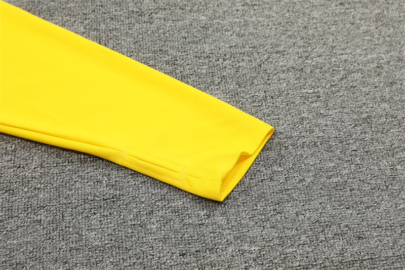 بدلة رياضية سوداء وصفراء من بوروسيا دورتموند