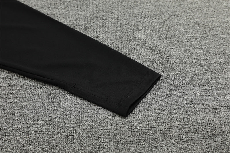 بدلة رياضية سوداء من بوروسيا دورتموند