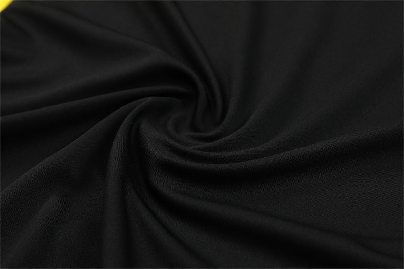 بدلة رياضية سوداء من بوروسيا دورتموند