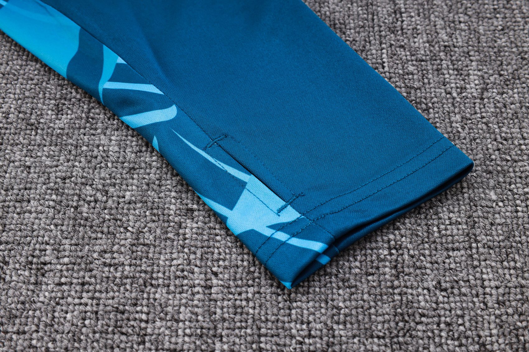 بدلة رياضية زرقاء لنادي مانشستر سيتي