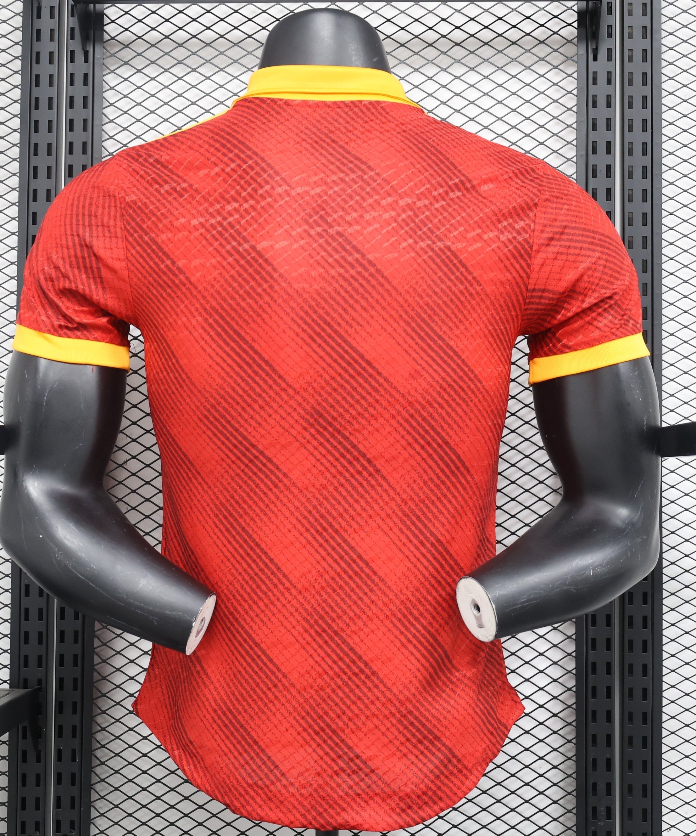 طقم نادي روما الأساسي لموسم 2024-2025