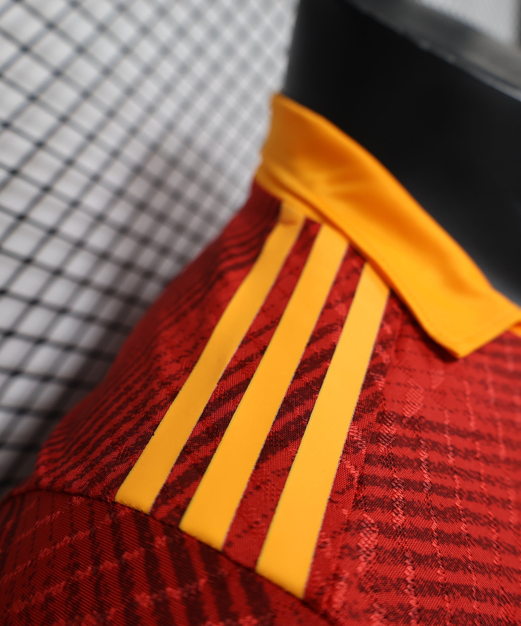 طقم نادي روما الأساسي لموسم 2024-2025