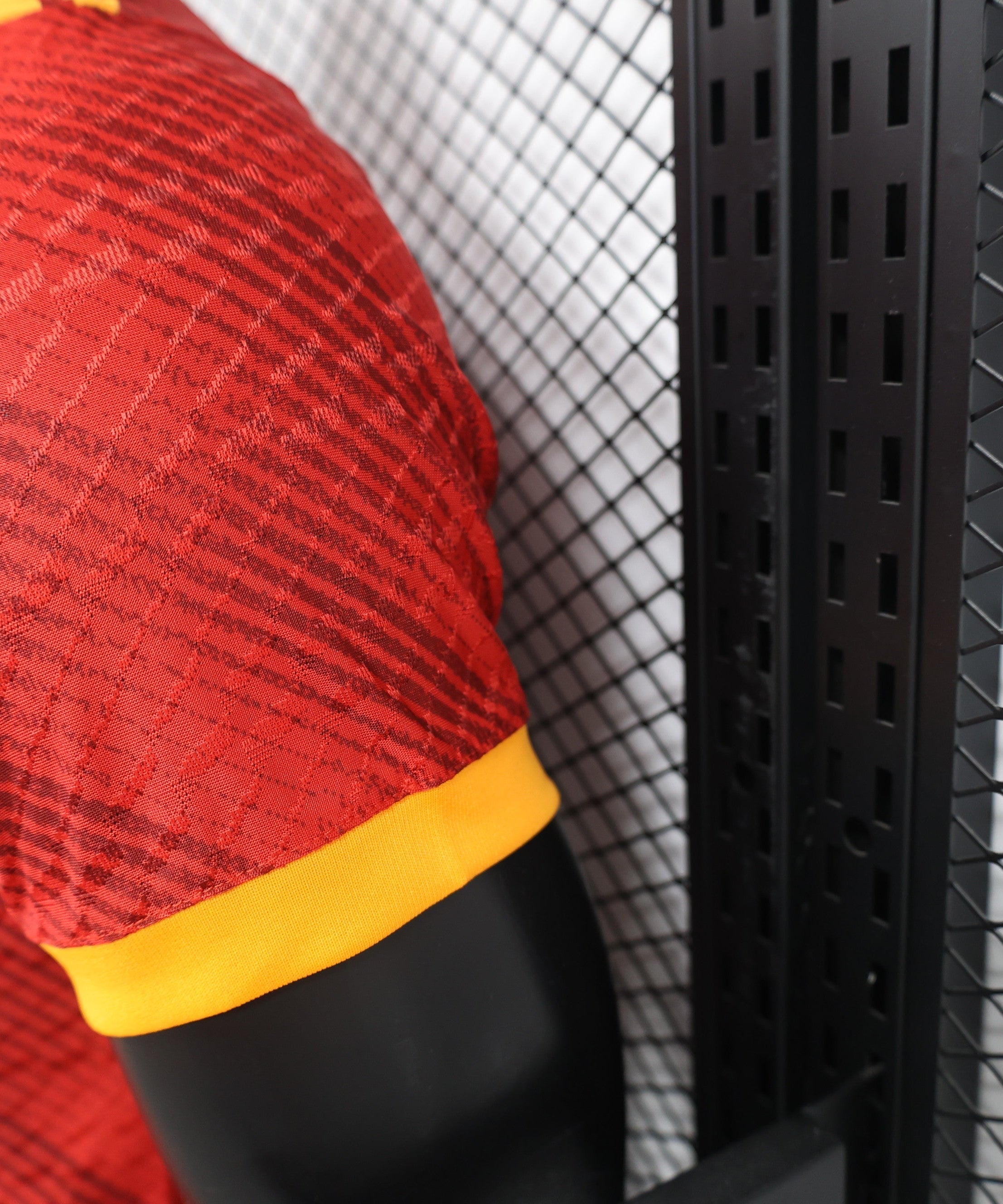 طقم نادي روما الأساسي لموسم 2024-2025