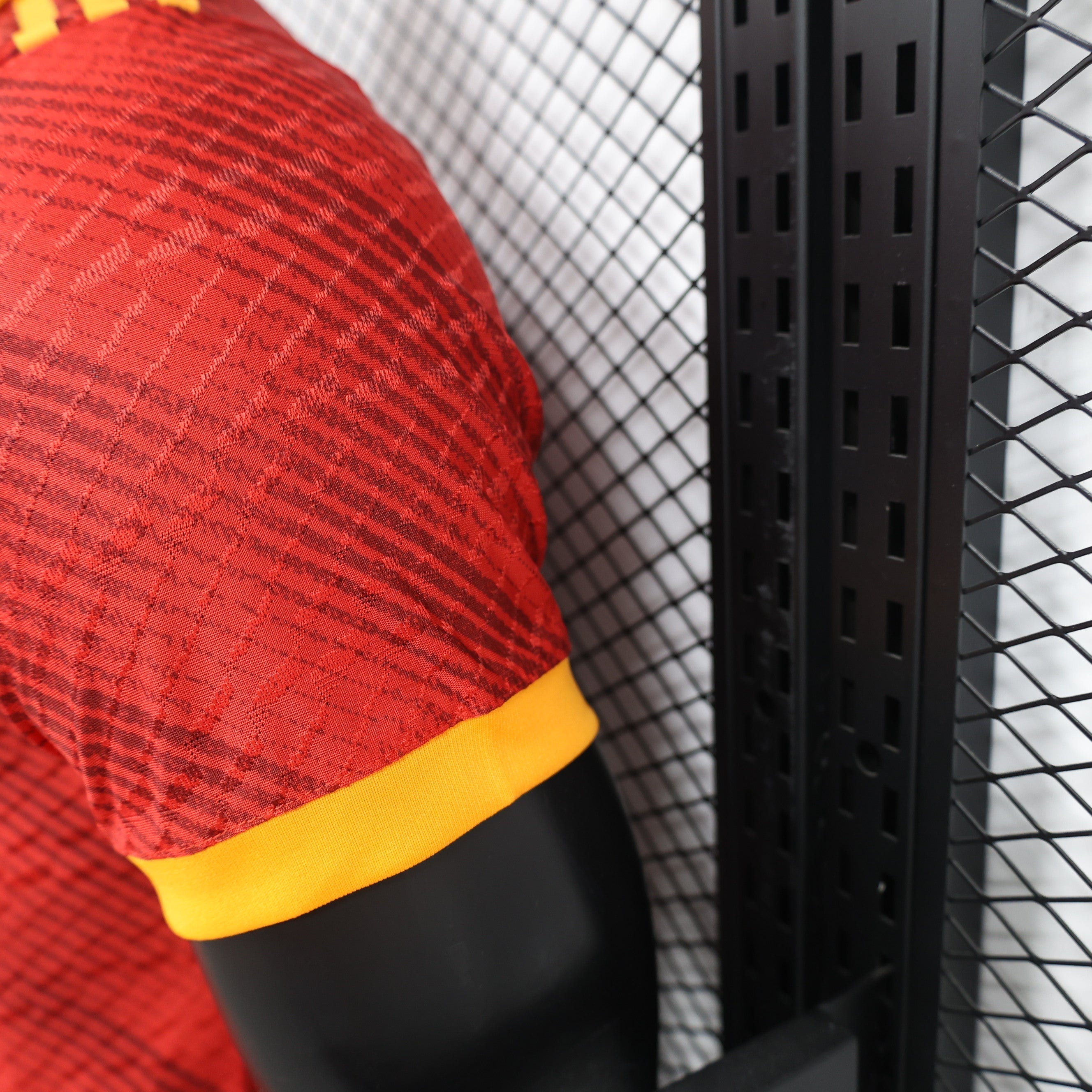 طقم نادي روما الأساسي لموسم 2024-2025