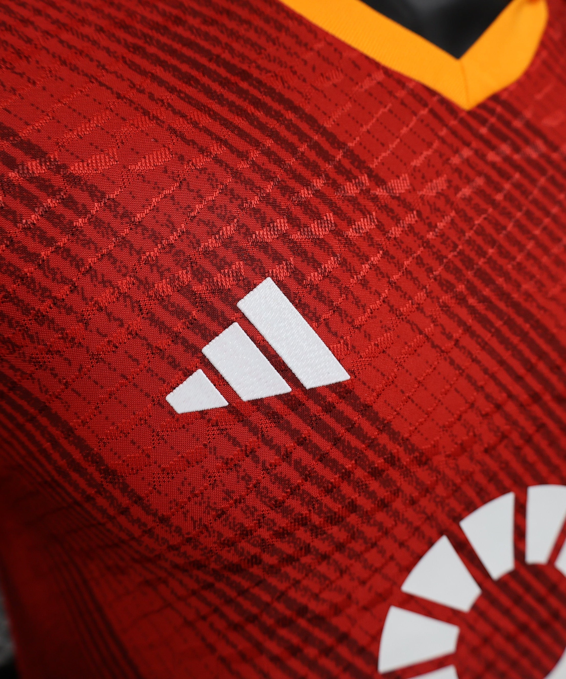 طقم نادي روما الأساسي لموسم 2024-2025