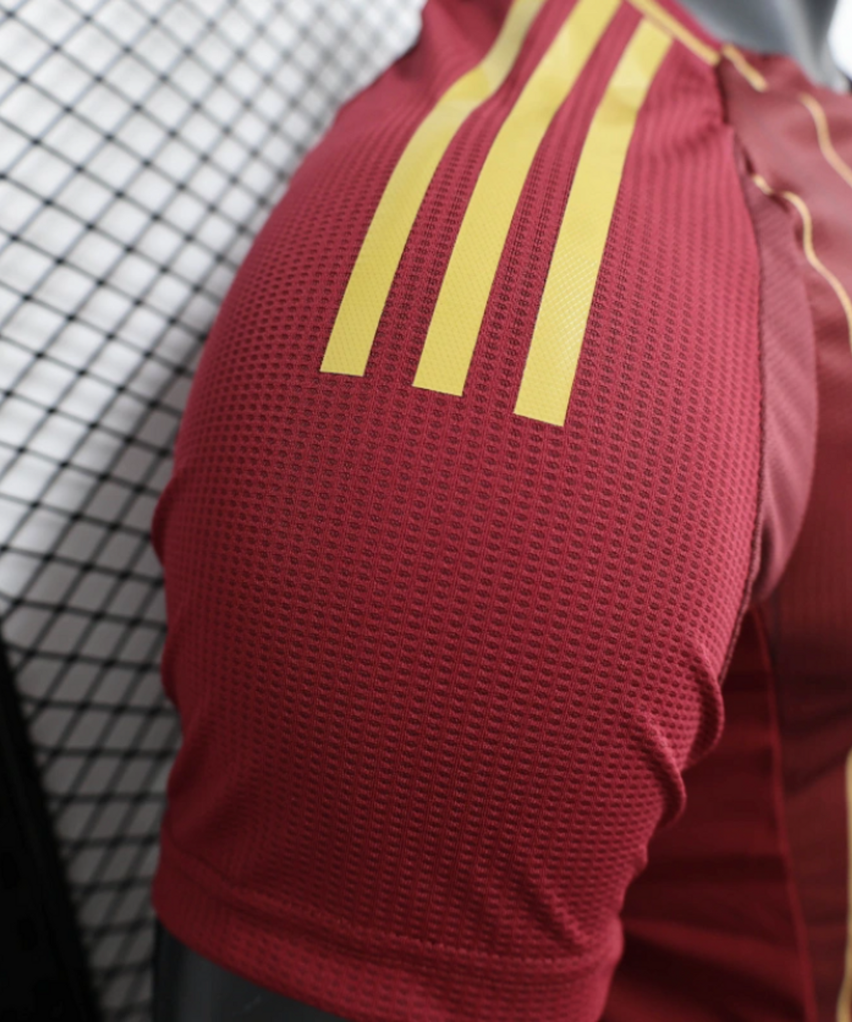 طقم نادي روما الأساسي لموسم 2024-2025