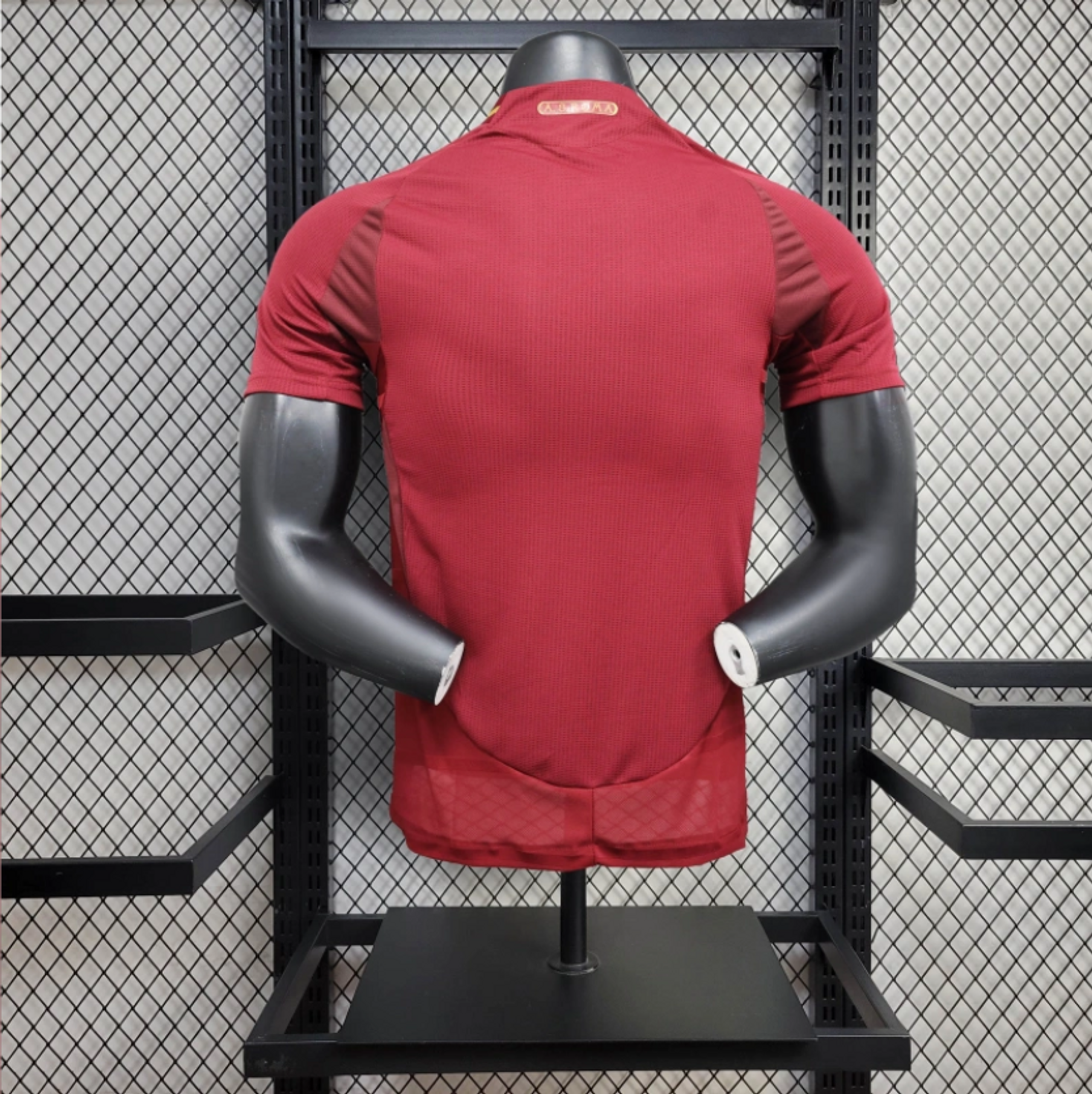 طقم نادي روما الأساسي لموسم 2024-2025