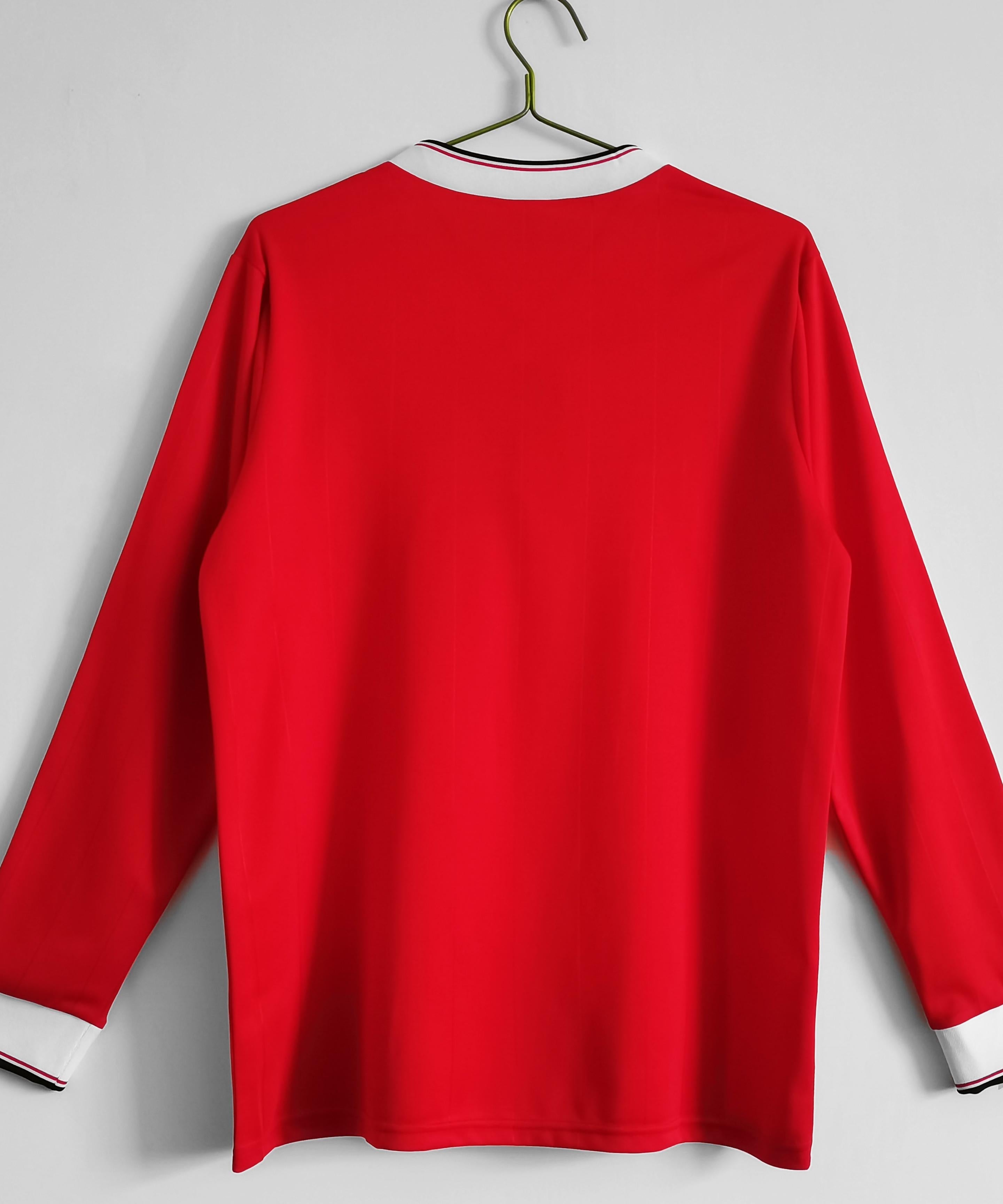 طقم مانشستر يونايتد الأساسي ذو الأكمام الطويلة لموسم 1986-1987