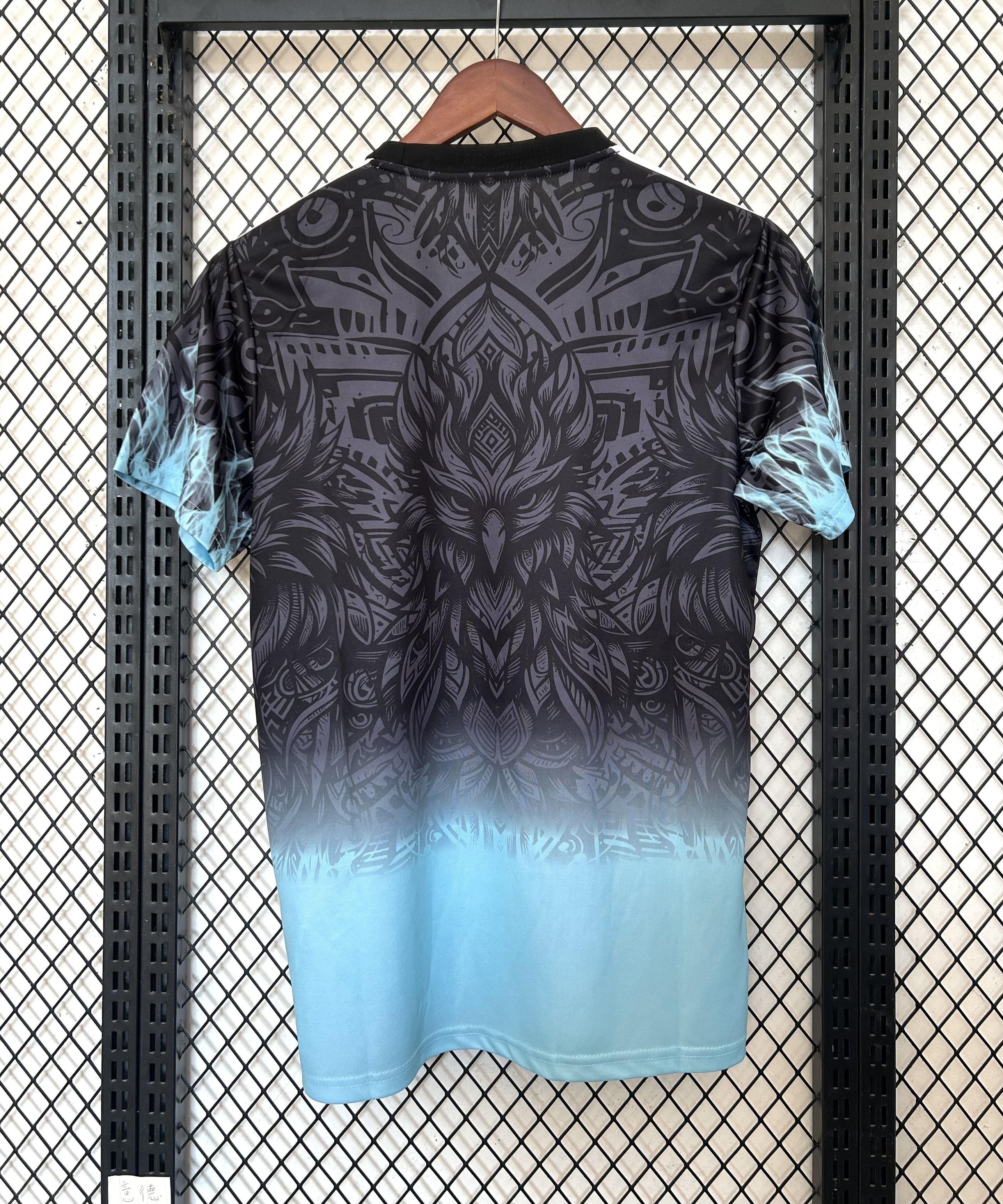 طقم ليفربول الخاص "أبيسال دريك"