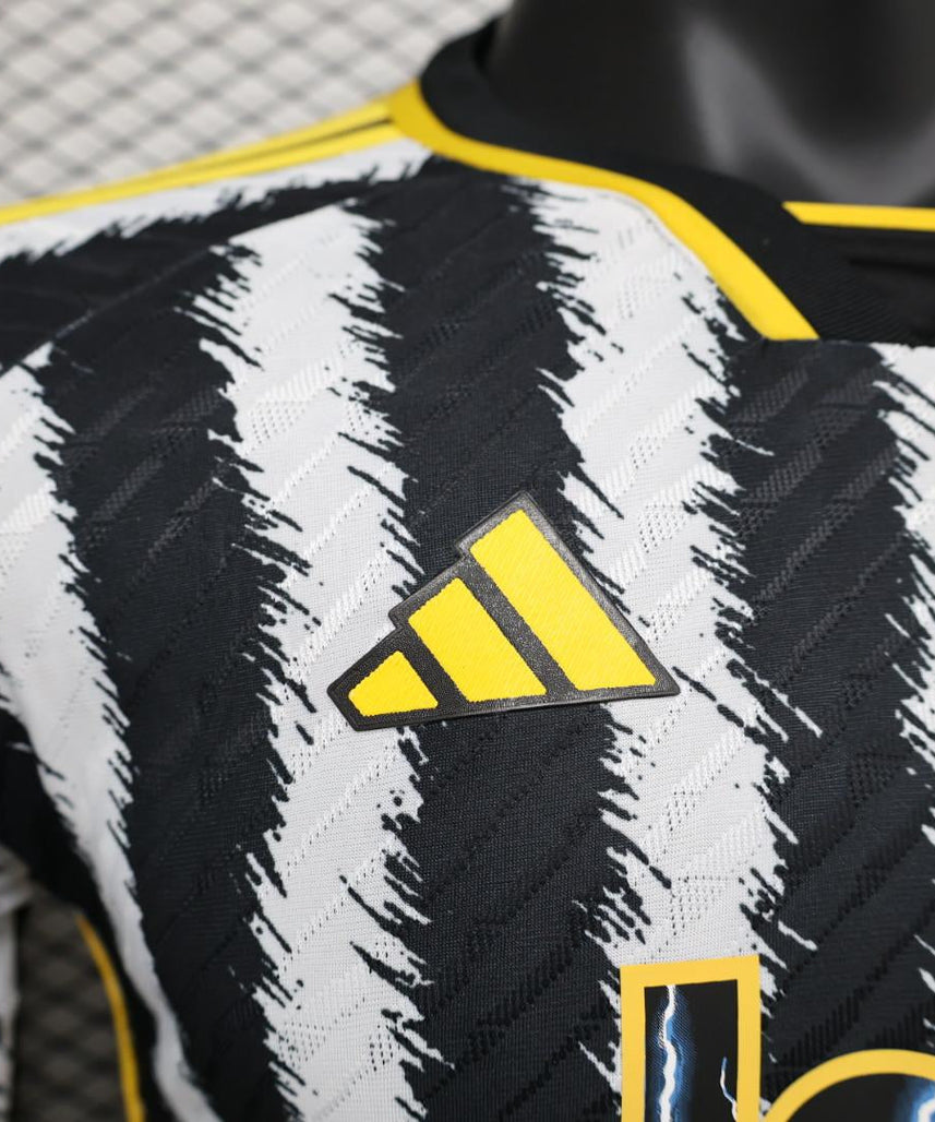 طقم يوفنتوس الأساسي ذو الأكمام الطويلة لموسم 2023-2024