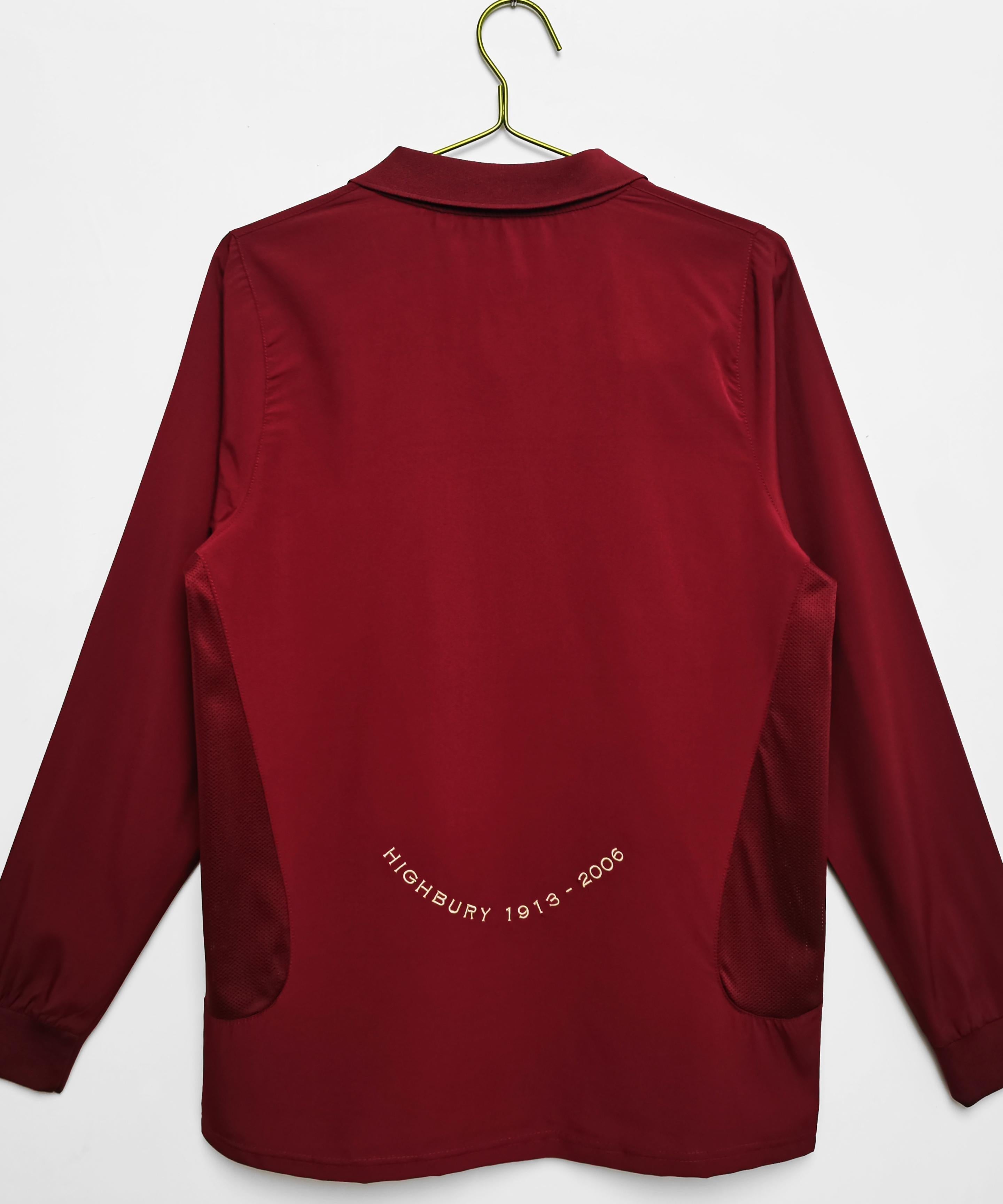 طقم أرسنال الأساسي ذو الأكمام الطويلة لموسم 2005-2006