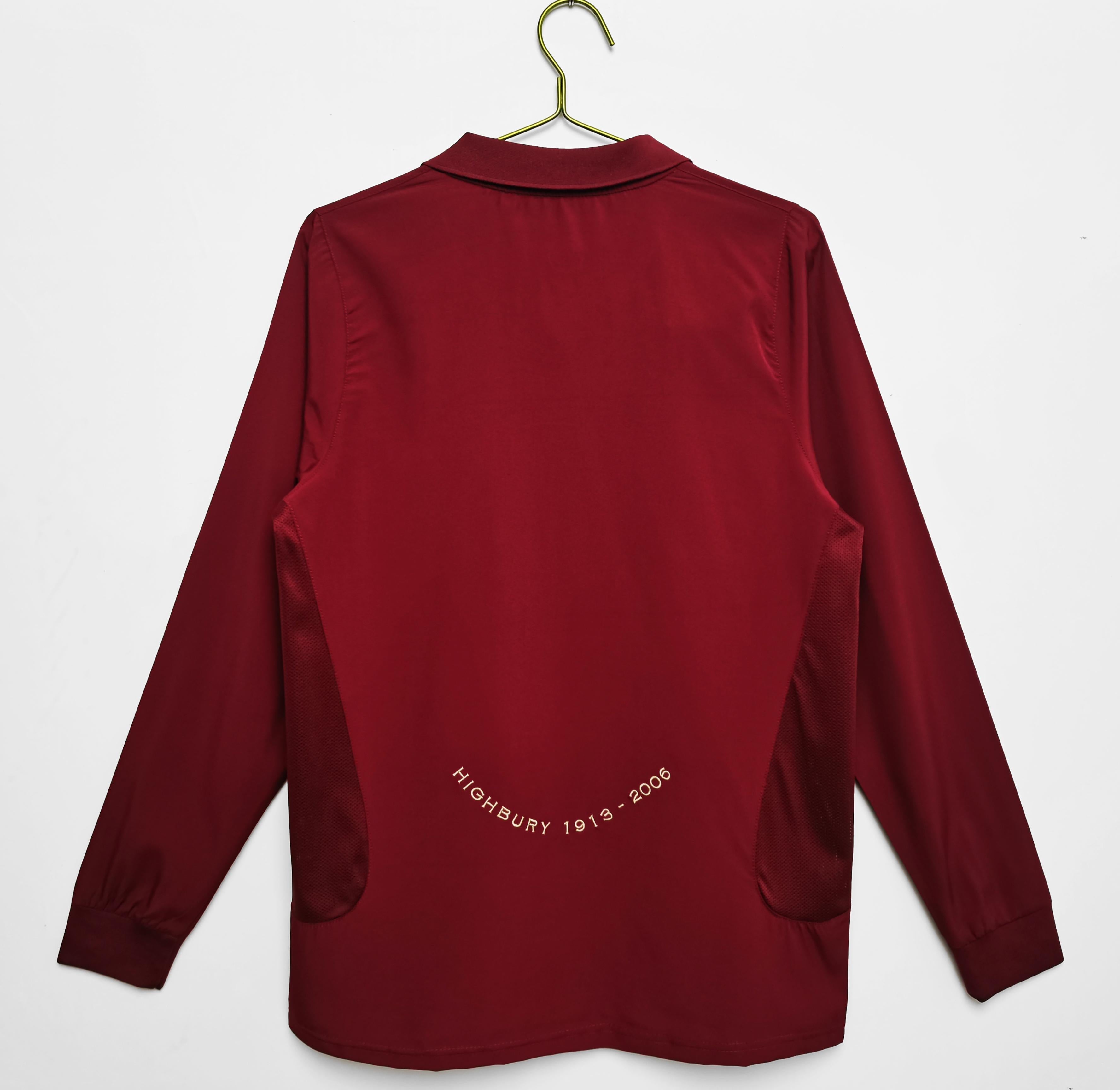 طقم أرسنال الأساسي ذو الأكمام الطويلة لموسم 2005-2006