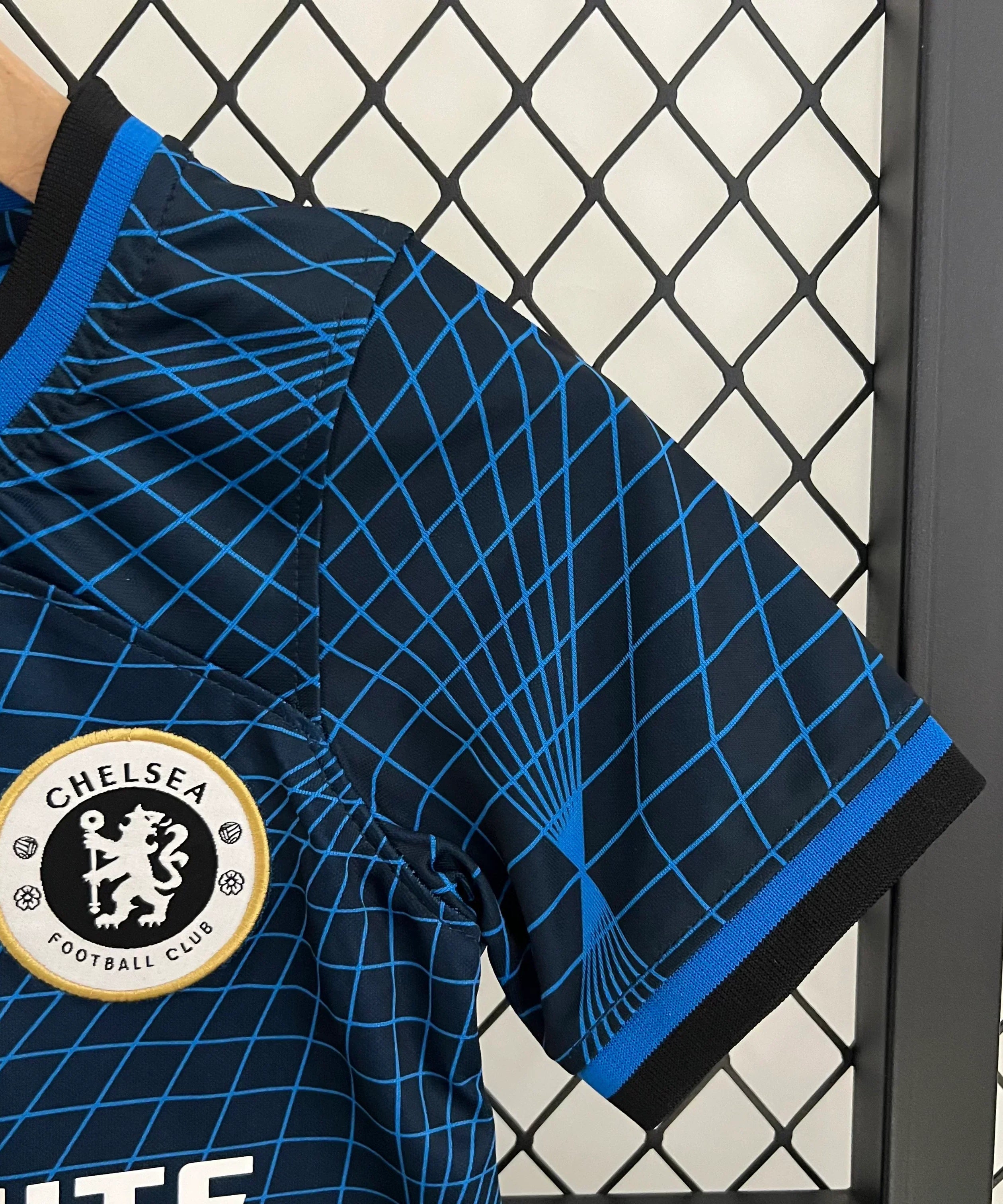 قميص تشيلسي الاحتياطي للأطفال لموسم 23/24