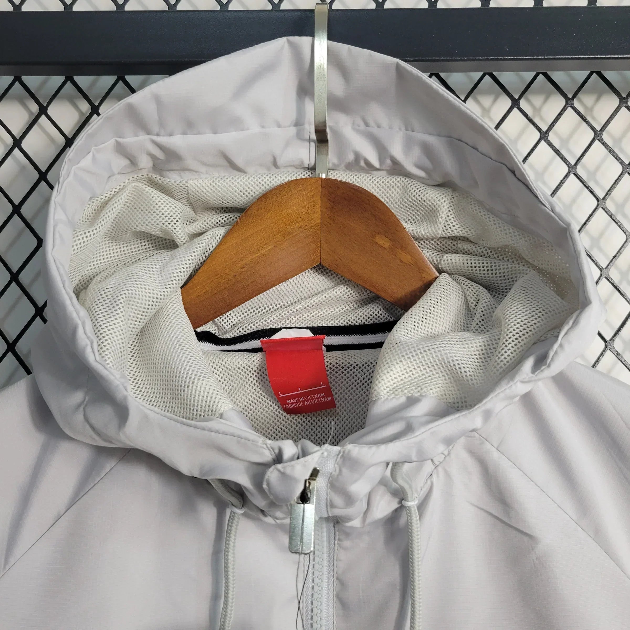 جاكيت تشيلسي الواقي من الرياح 23/24 - أبيض